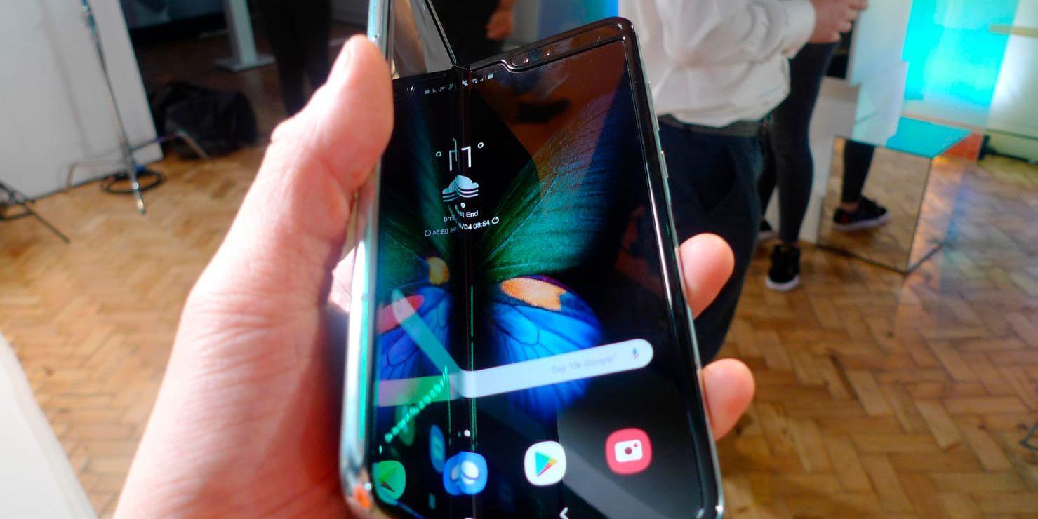 Den kommande, spektakulära telefonen Galaxy Fold, som Samsung hoppas mycket på. Liksom andra delar av verksamheten lider den dock av problem, och har blivit försenad. Arkivbild.