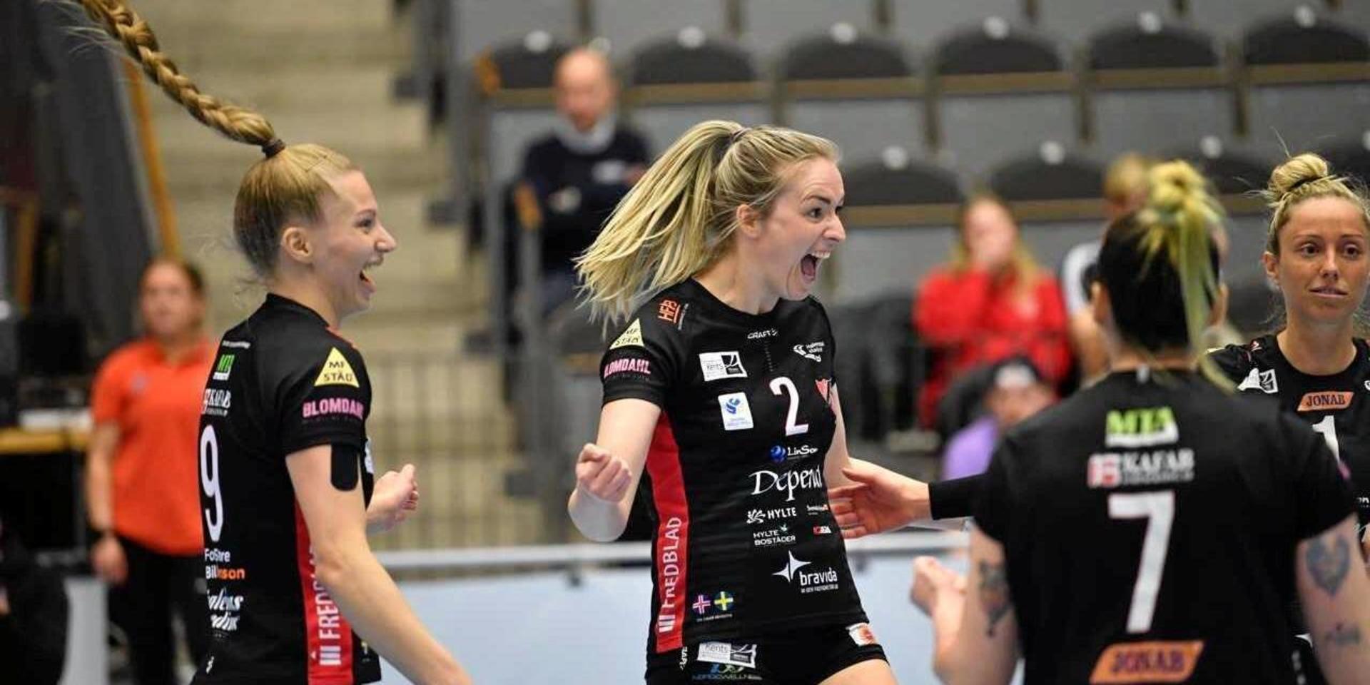 Jona Vigfusdottir jublar efter en av många poäng i guldmatchen mot Engelholm.