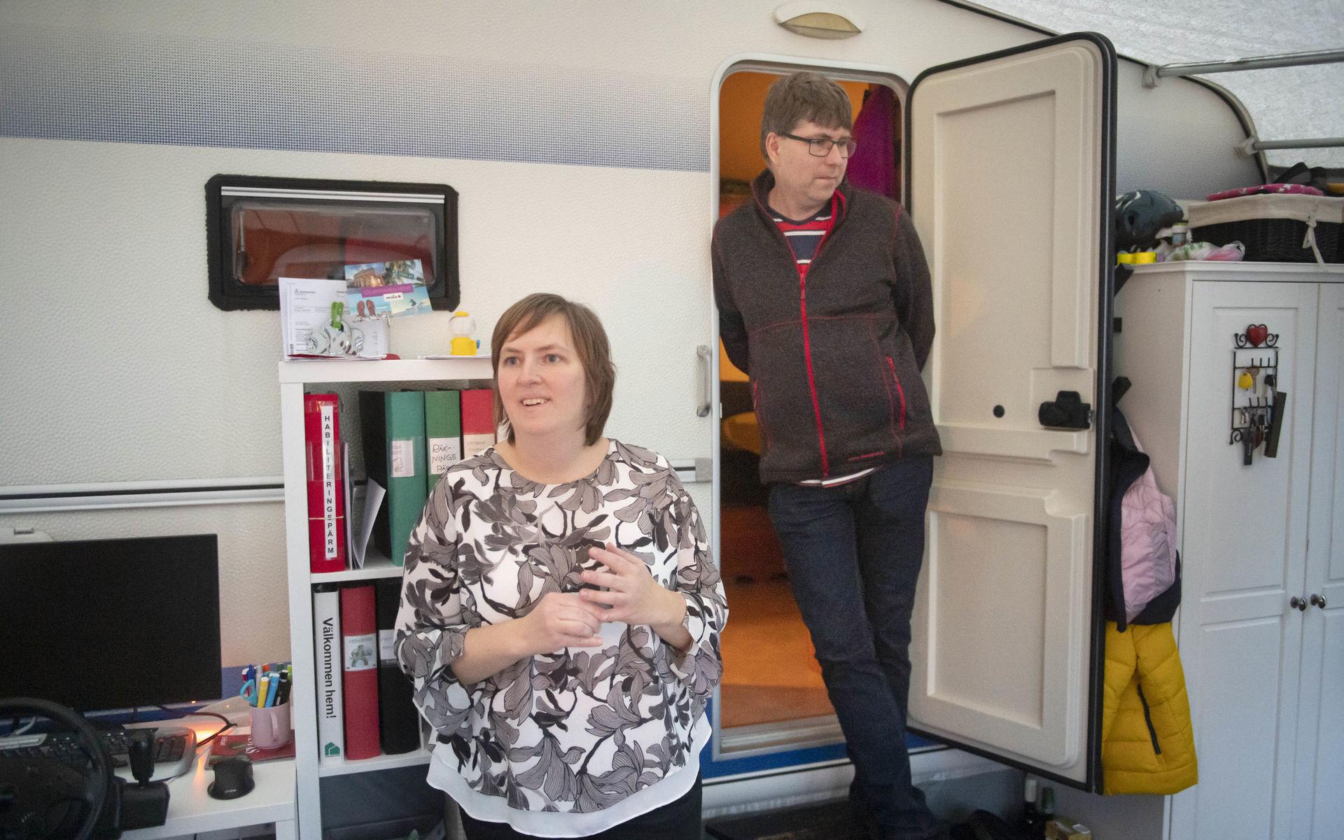 Möblerna från lägenheten har familjen magasinerat under tiden som de bor i husvagnen, berättar Monika Söderdahl. 