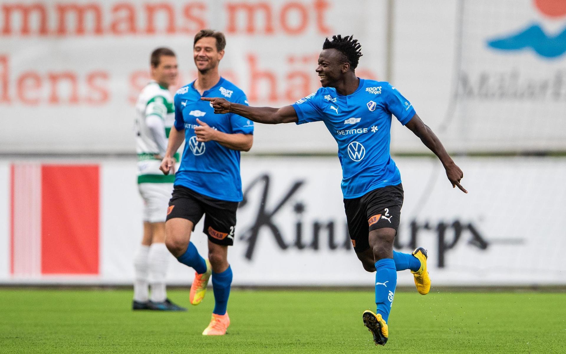 Halmstads Thomas Boakye jublar efter 1–0. Bild: Andreas L Eriksson/Bildbyrån