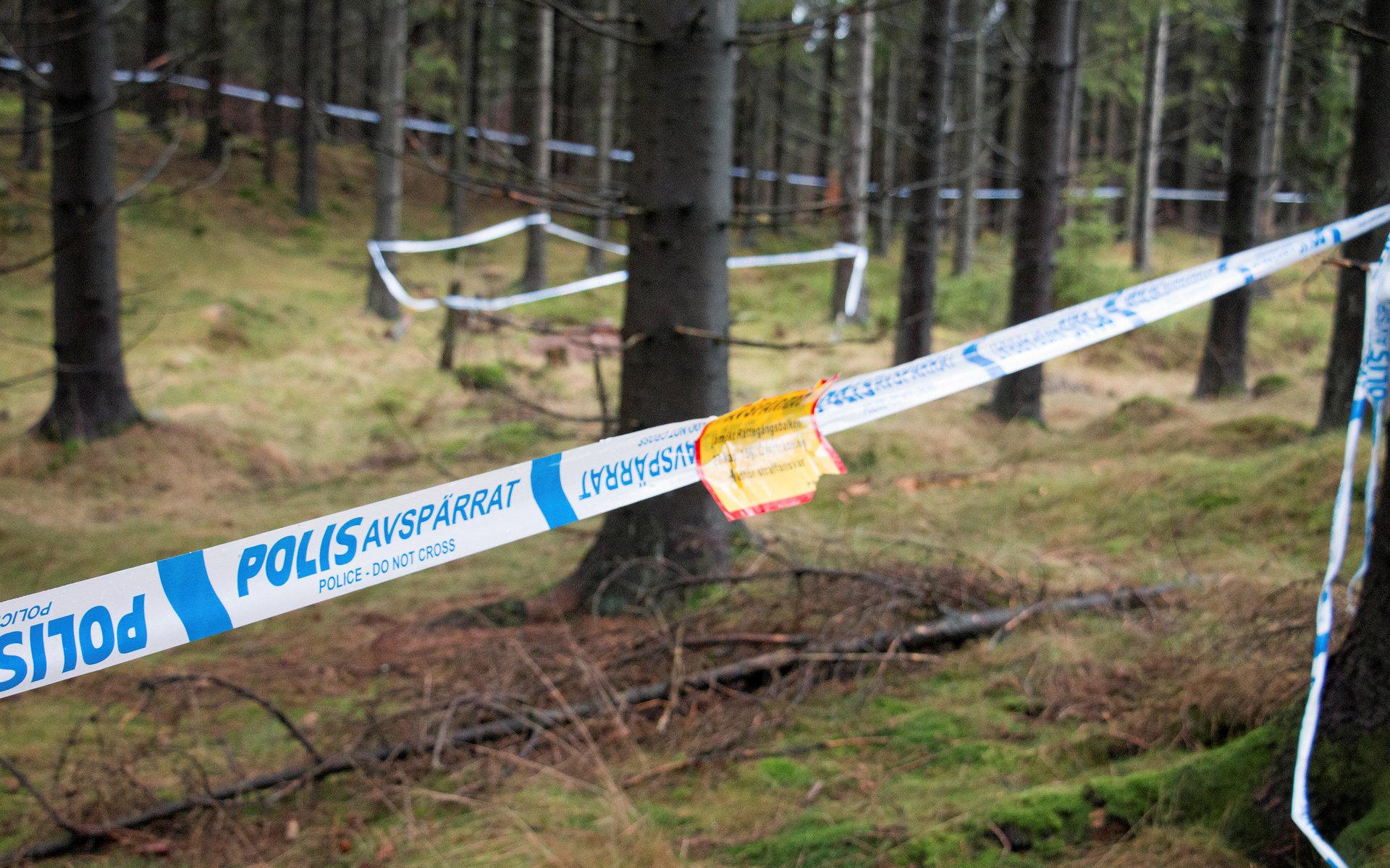Skelettdelarna hittades av vandrare i skogen i Hällede 25 januari 2020. Mannen tros ha blivit mördad. Hans identitet är fortfarande inte känd. 