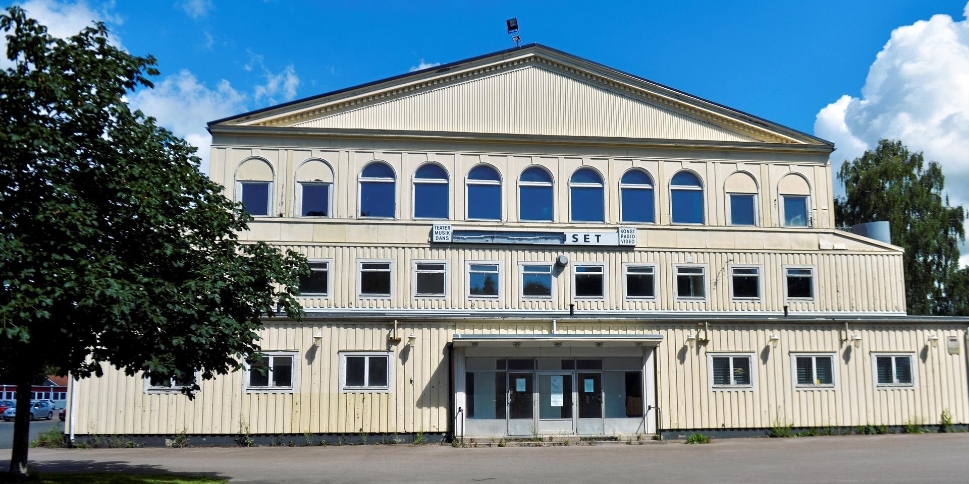 Kulturhuset i Halmstad debatterades under ett möte med inbjudna politiker. Samtliga inbjudna tackade dock inte ja till att delta.