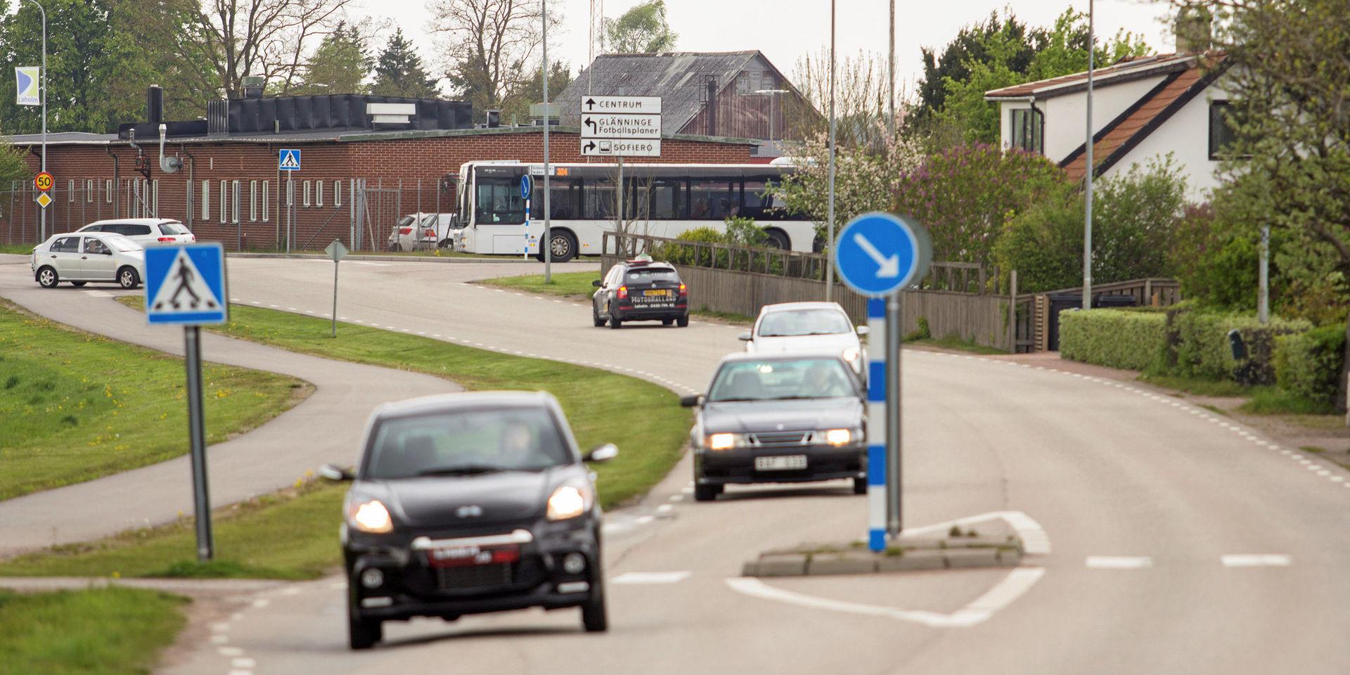 Kristianstadsvägen i Laholm med korsning Norra Sofieroleden/Glänningeleden. Här är det meningen att transporter med farligt gods ska köra.