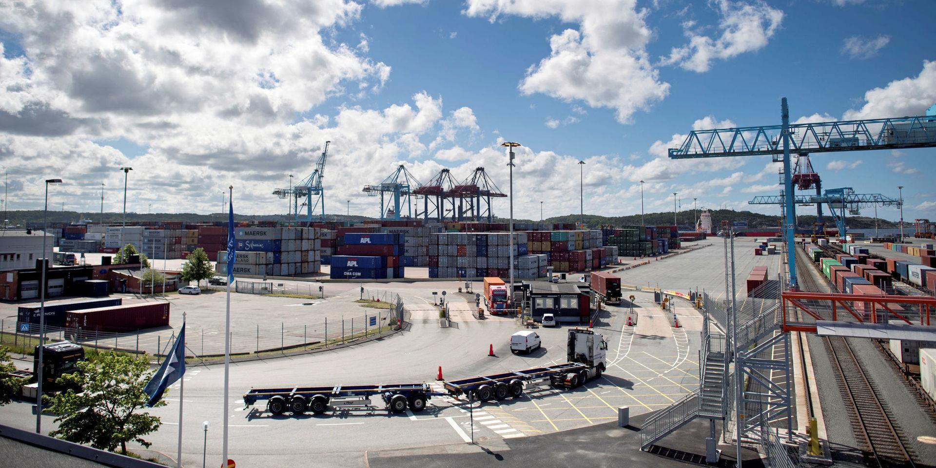 De svenska hamnarna hotas nu av en långvarig storstrejk.