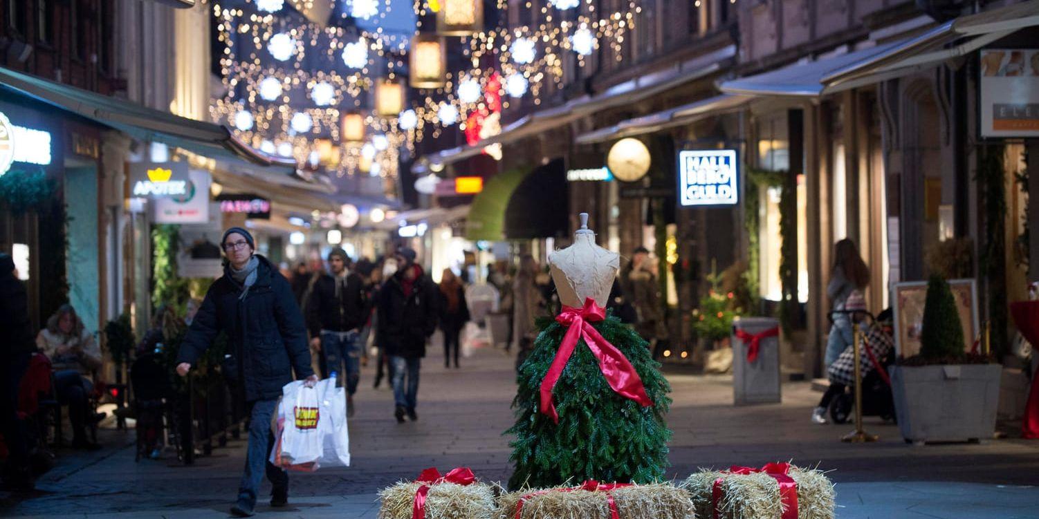 Julutsmyckning på gågatan i Helsingborg. Arkivbild.