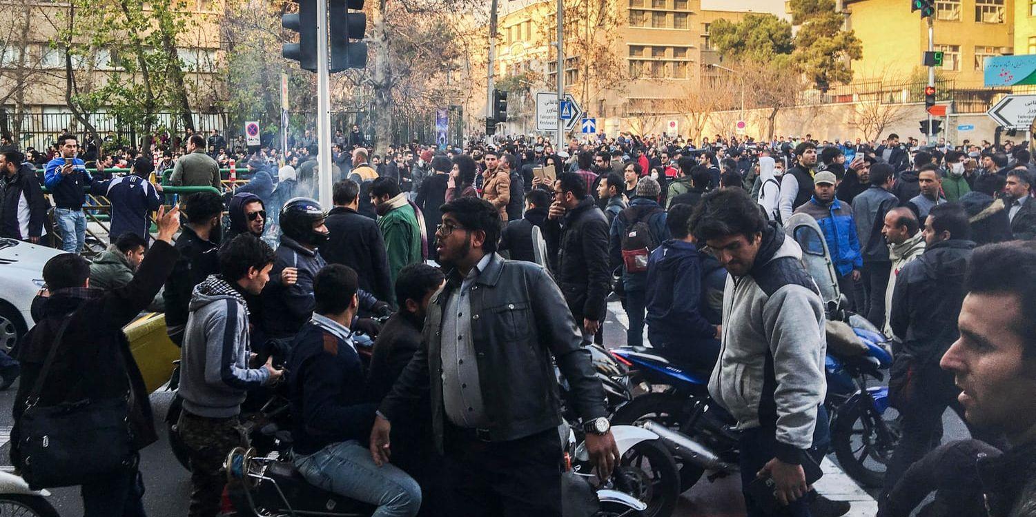 Demonstrationer både för och emot Irans regim har ägt rum huvudstaden Teheran. Bilden är från i lördags.