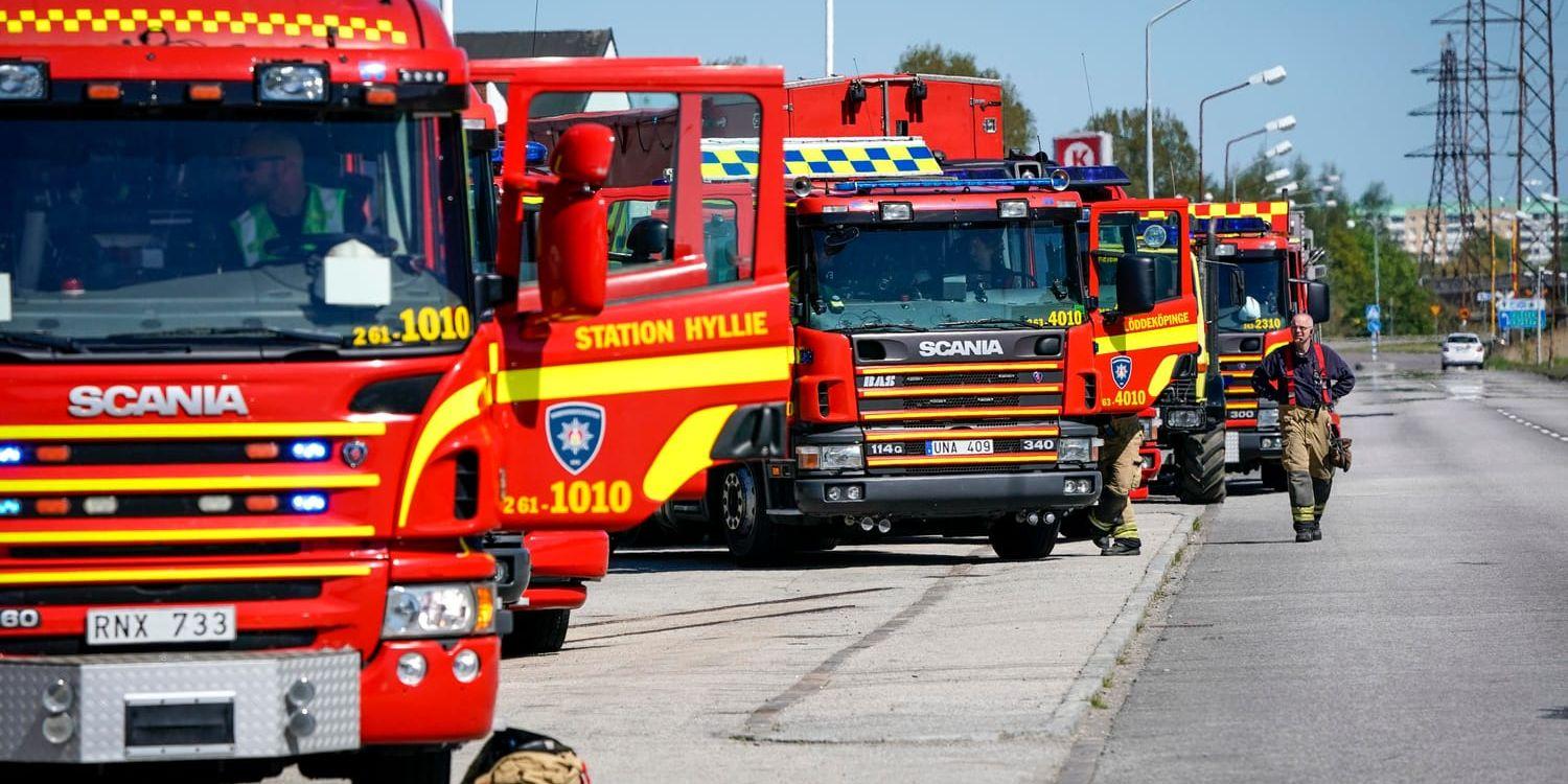 Räddningstjänst på plats vid Oljehamnen i Malmö där bensin läckte ut.