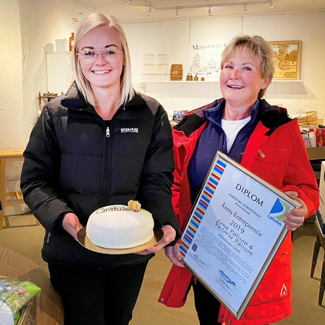 Viktoria och Lena Pålsson har bland annat café och gårdsbutik på Månstorps gård. De prisades som Årets entreprenör.