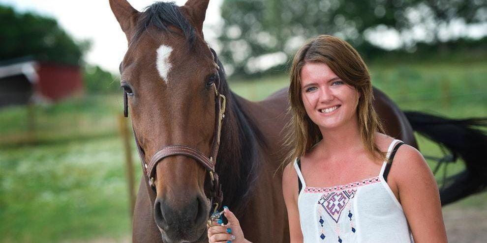 Van. Emma Jonasson är född och uppvuxen med hästar och var en van ryttare redan innan hon tog sina första steg. Nu bor hon i Texas, pluggar och tränar hästar på en ranch. Bild: Ola Folkesson