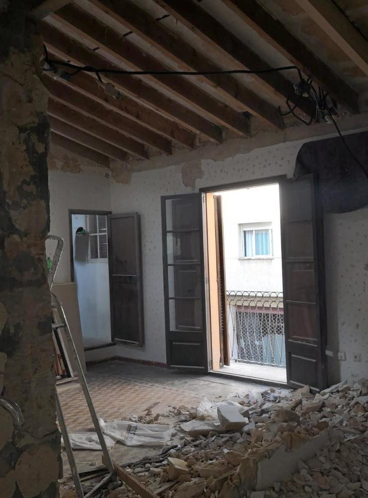 Sofias och Kristoffers vardagsrum under pågående renovering… 