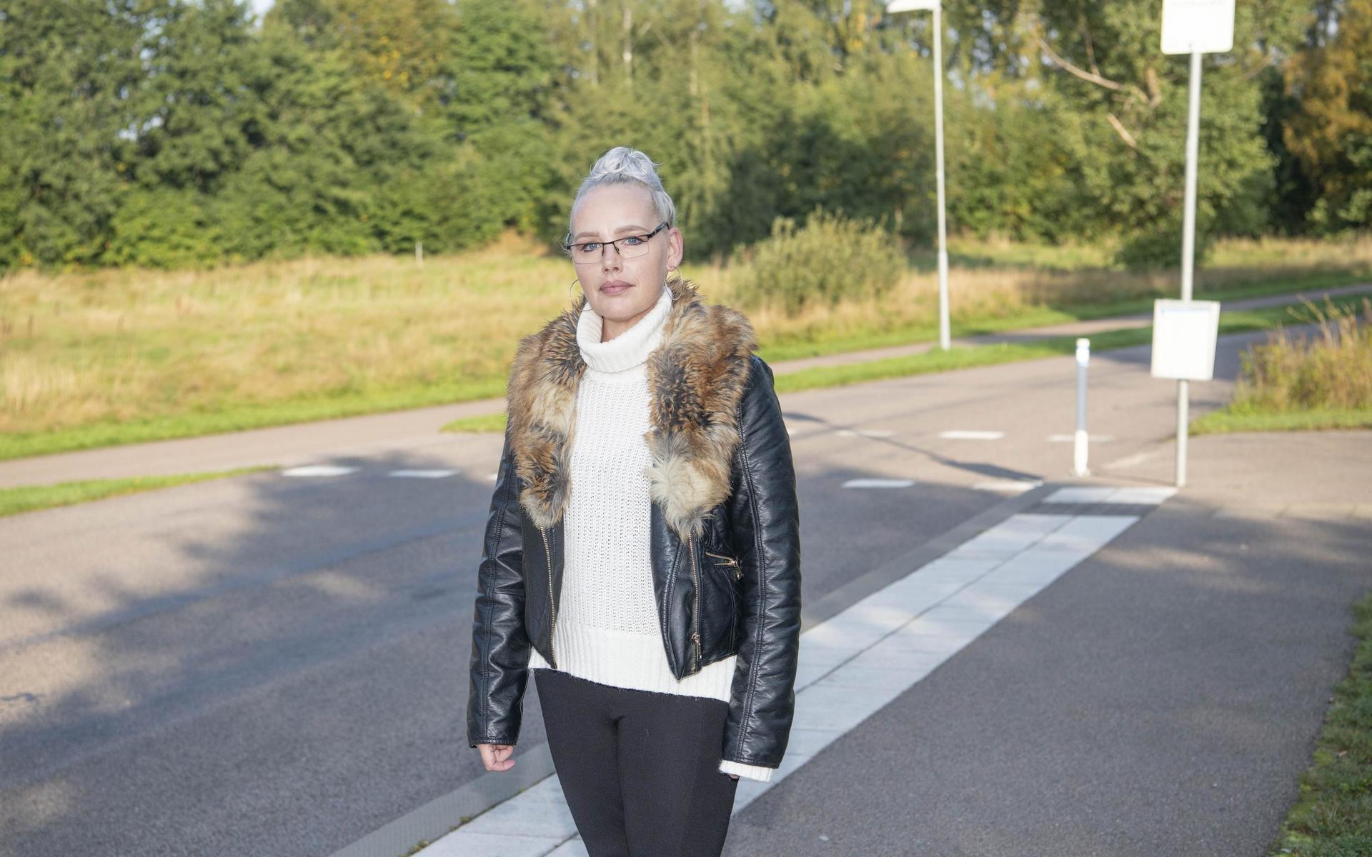 Camilla Bollesparr reagerade starkt på händelsen och hörde av sig direkt till Hallandstrafiken och gjorde en polisanmälan om olaga hot.