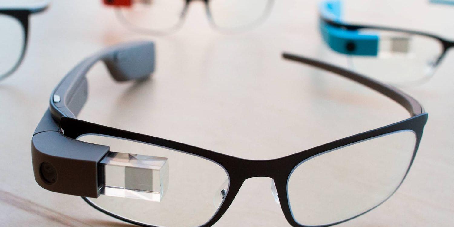 Efter floppen för några år sedan ska Alphabet återlansera Googles smarta glasögon till företag. Arkivbild.