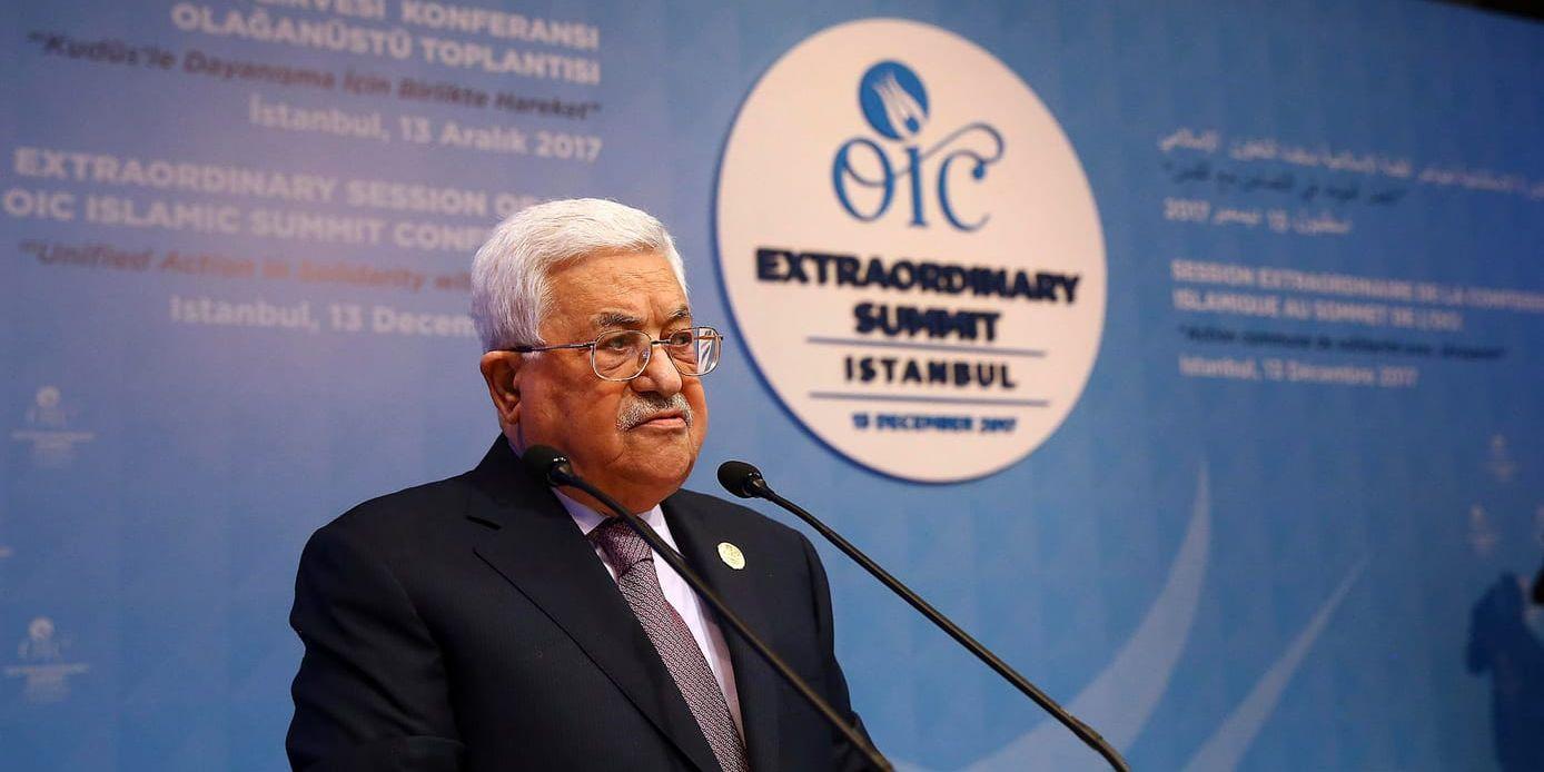 Palestiniernas president Mahmud Abbas talar vid mötet i Istanbul.