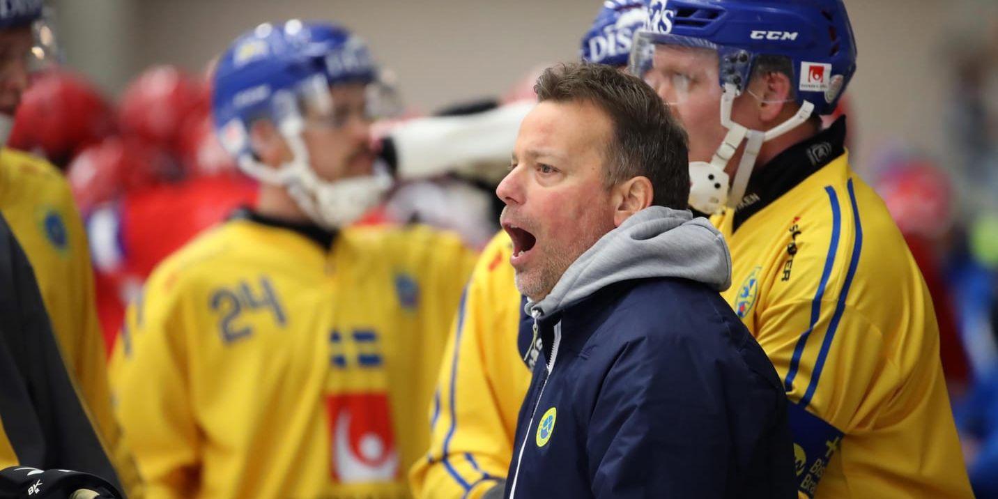 Förbundskapten Svenne Olsson vill inte svara på om han fortsätter med landslaget efter andra raka VM-finalförlusten.