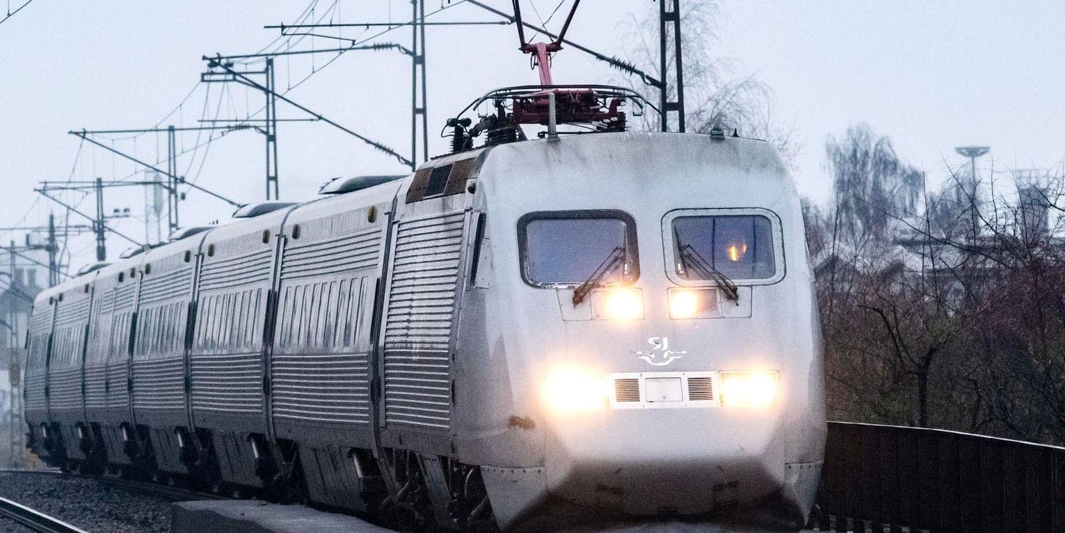 Ett tåg körde in i en bil nära Halmstad C. Arkivbild.