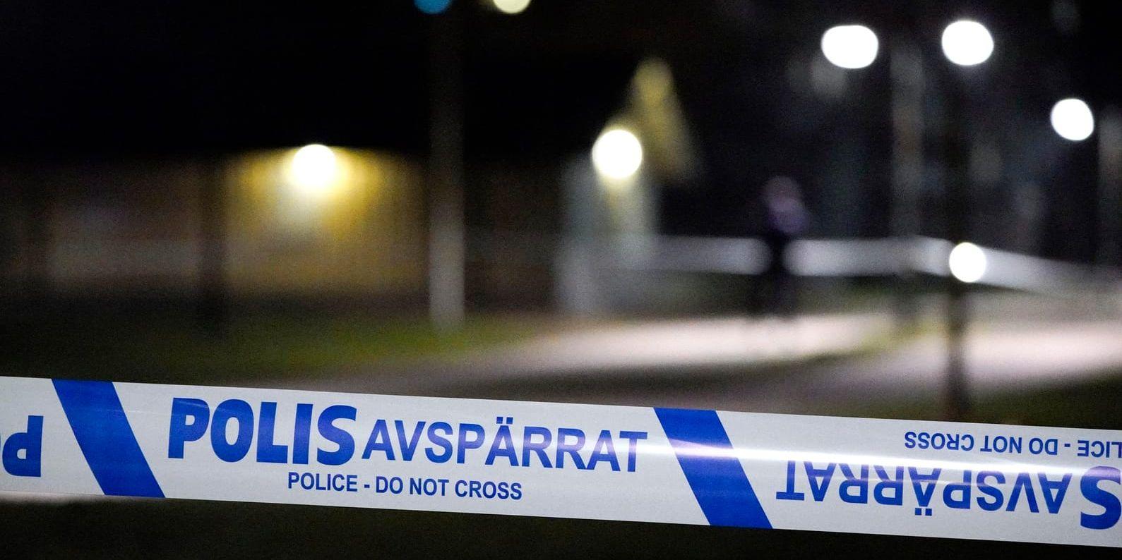 En tredje person utreds för inblandning i mordet på en man i 30-årsåldern på Guldheden i Göteborg i maj. Arkivbild.