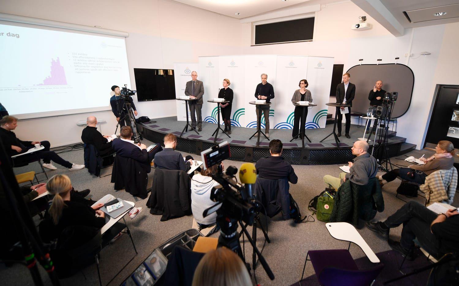 Folkhälsomyndigheten presenterar dagligen dödstal, men korrigerade uppgifter visar att antalet avlidna i covid-19 hittills har kunnat vara avsevärt högre. Arkivbild.