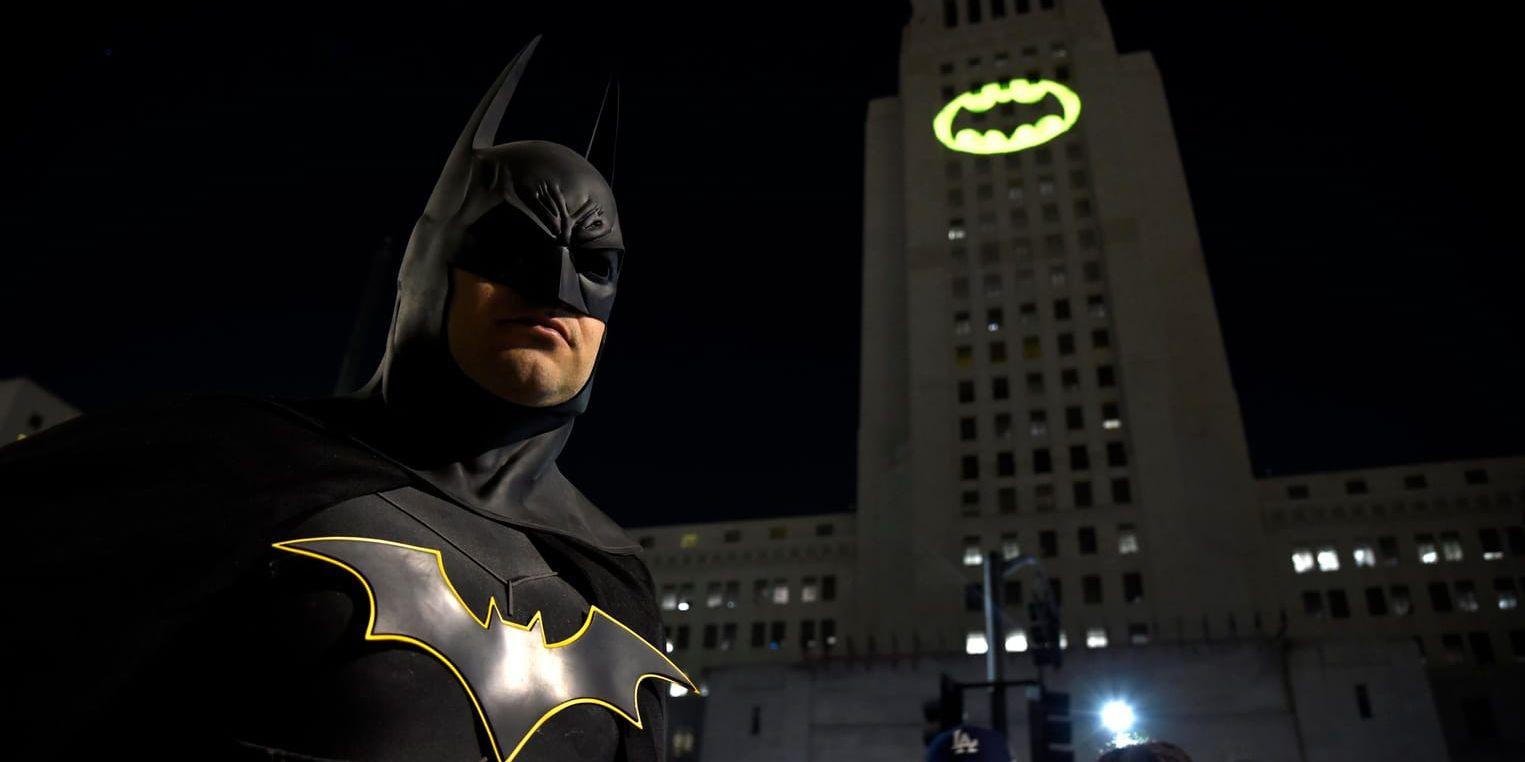 En påklädd Batman poserar i Los Angeles. Arkivbild.