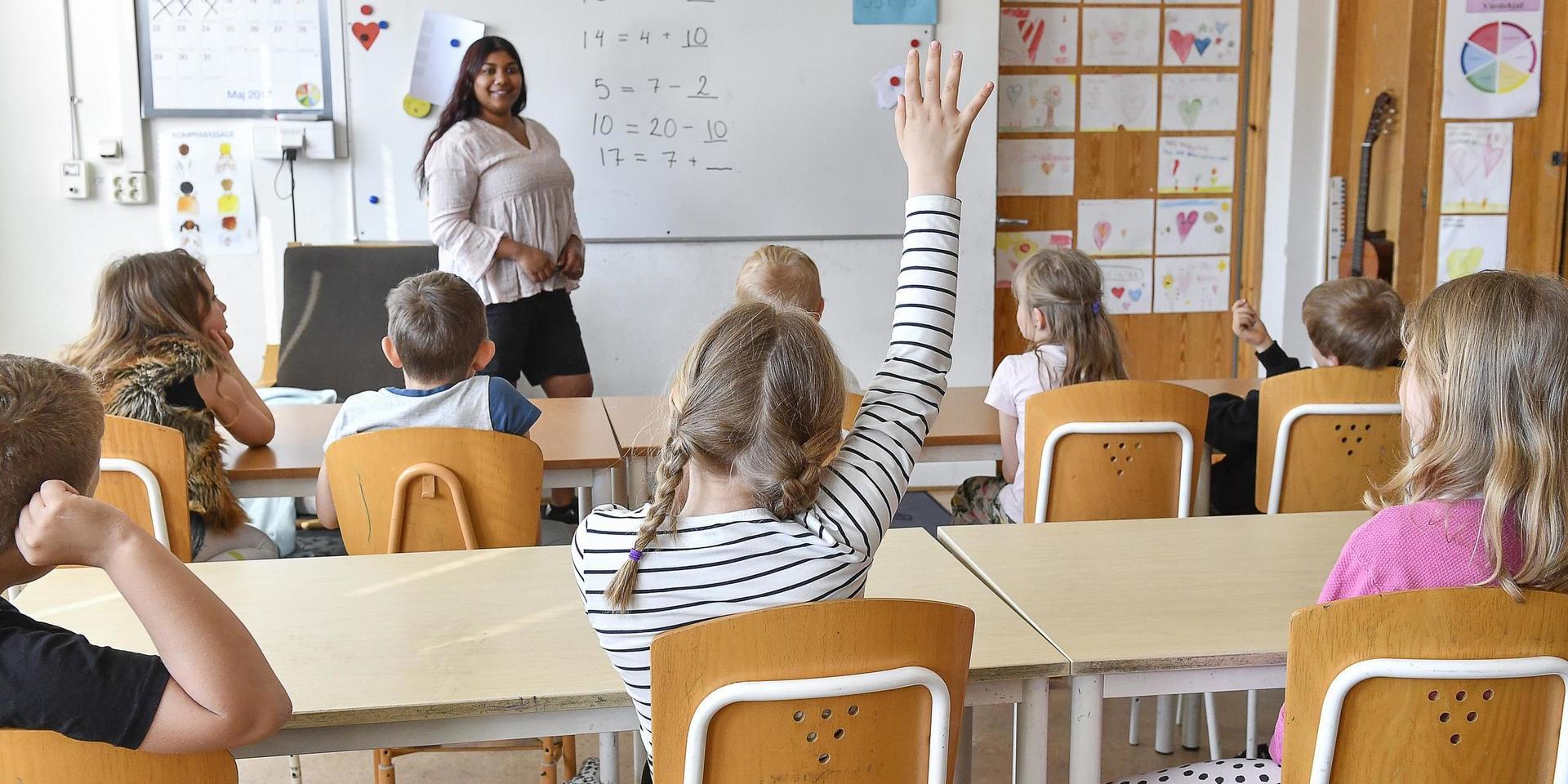 ”Det finns inte en enda kommun i Sverige som får abdikera från sitt ansvar när det gäller att bekämpa lärarbristen.”