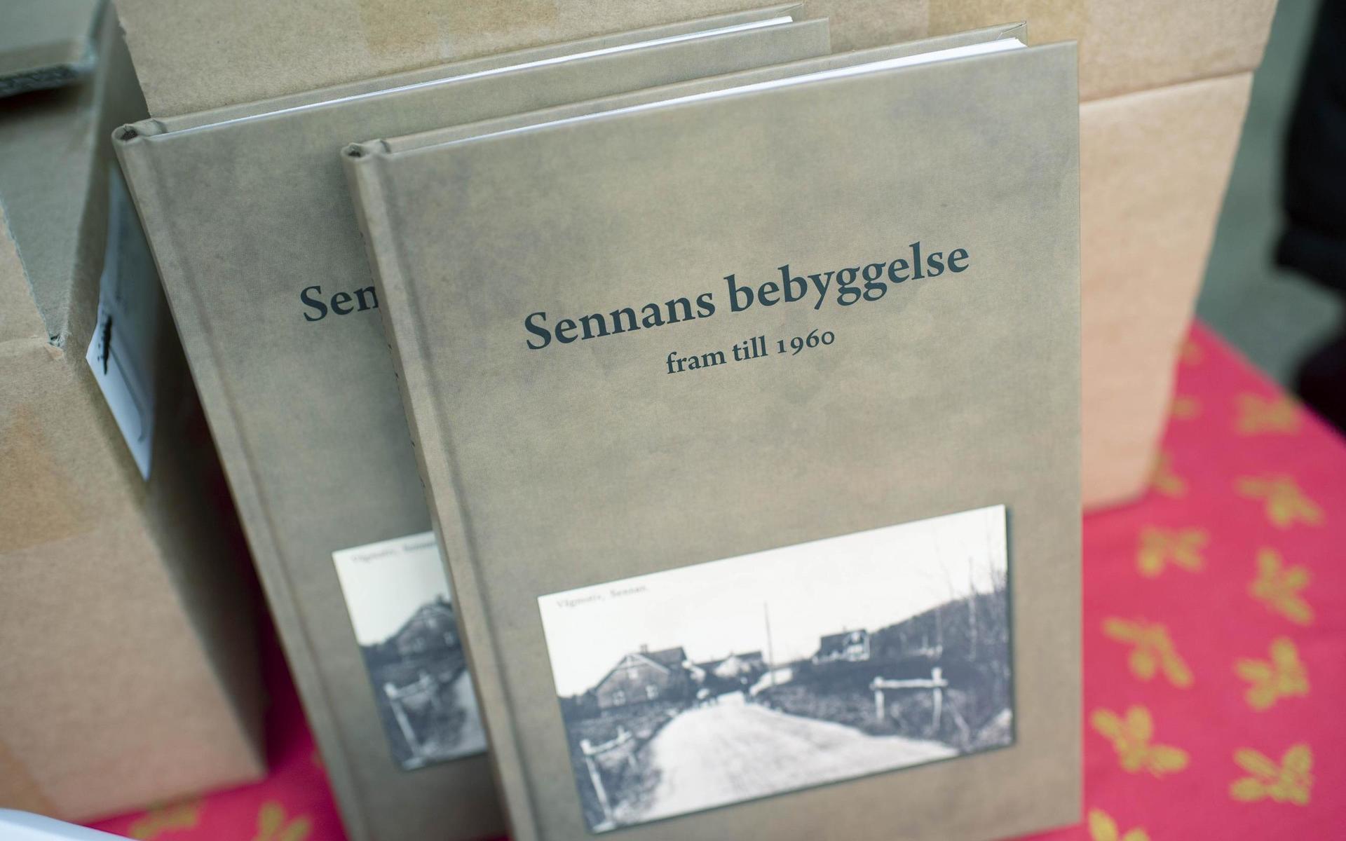 Sennans bebyggelse visar bilder på hus från till 1960. I boken presenteras också en viss historia kring huset. 