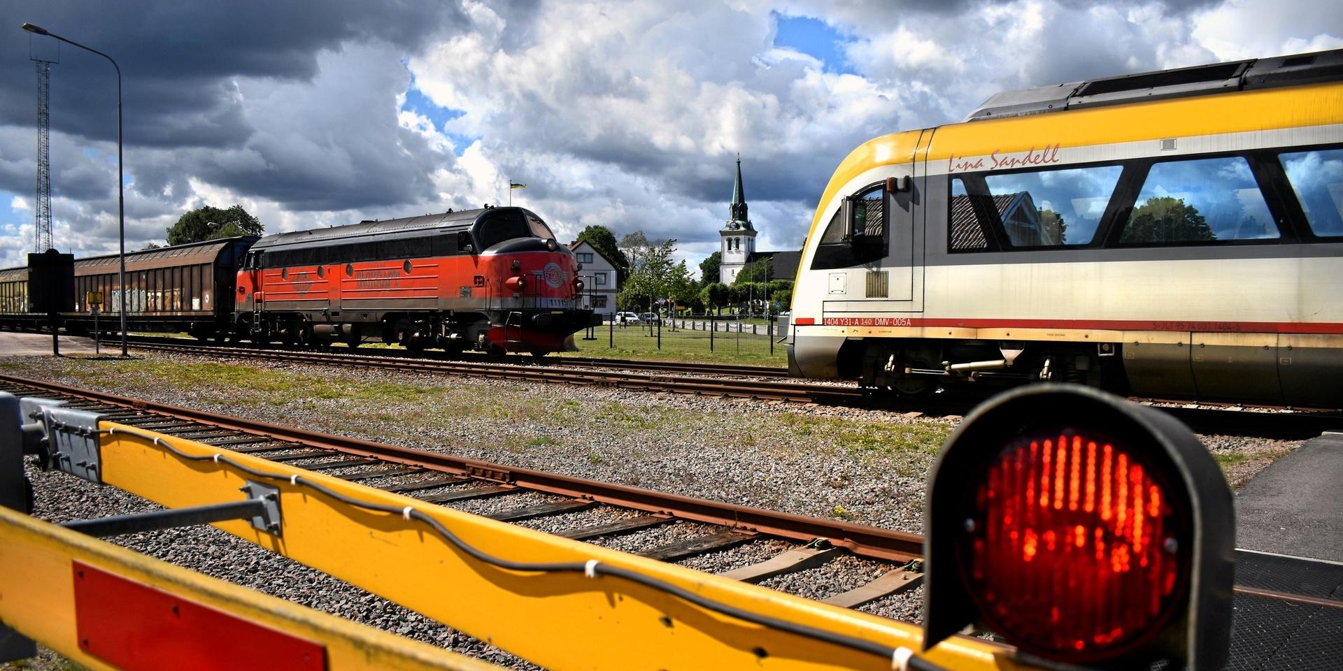 Tågtrafiken debatteras med utgångspunkt från  Swecos stråkutredning Hyltebruk – Halmstad.