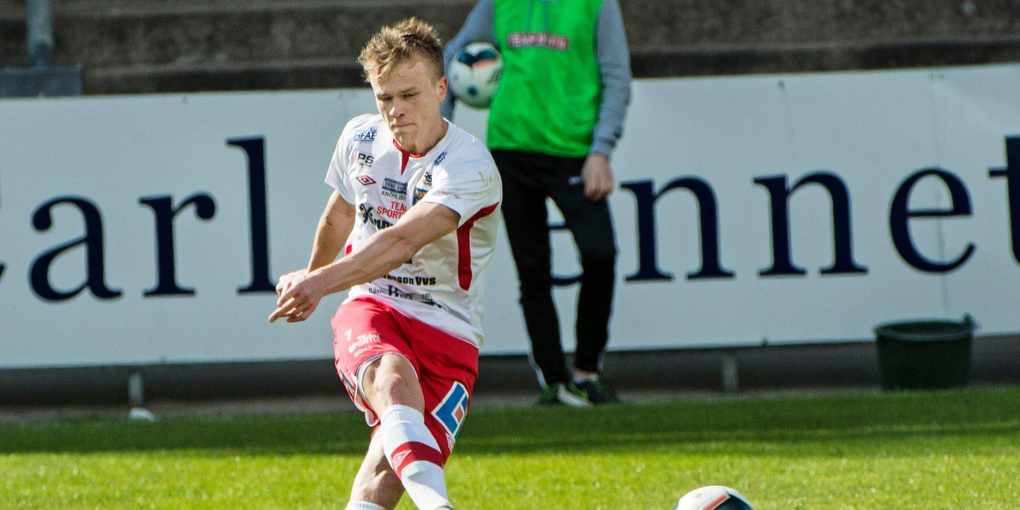 Frontfigur. Isak Petersson gjorde Halmias 1–1-mål mot Eskilsminne, passade till 2–2 och ordnade straffen som kunde ha lett till 3–2.