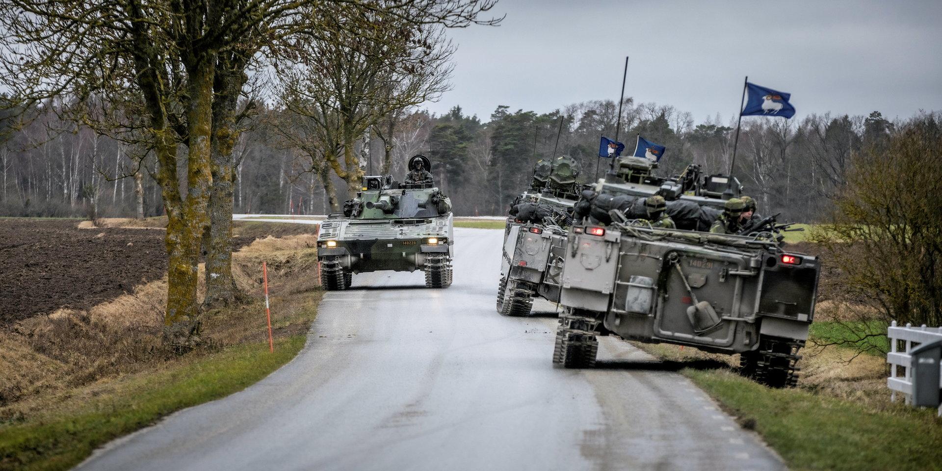 Nato-förespråkarna klarar inte av att visa på vilket sätt Sveriges säkerhet skulle bli bättre genom medlemskap i Nato. Jämfört med den alliansfria politik Sverige fört i 200 år, menar skribenten.