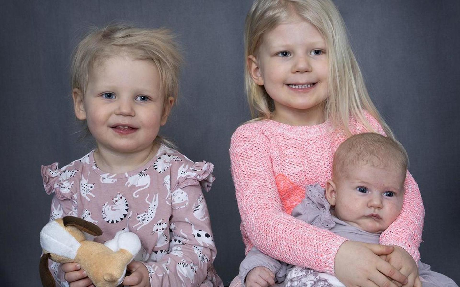 Jessica Romlin och Emil Jönsson, Laholm fick den 9 januari en flicka som heter Liv. Hon vägde 3300 g och var 49 cm lång. Syskonen heter Bianca och Hedvig.
