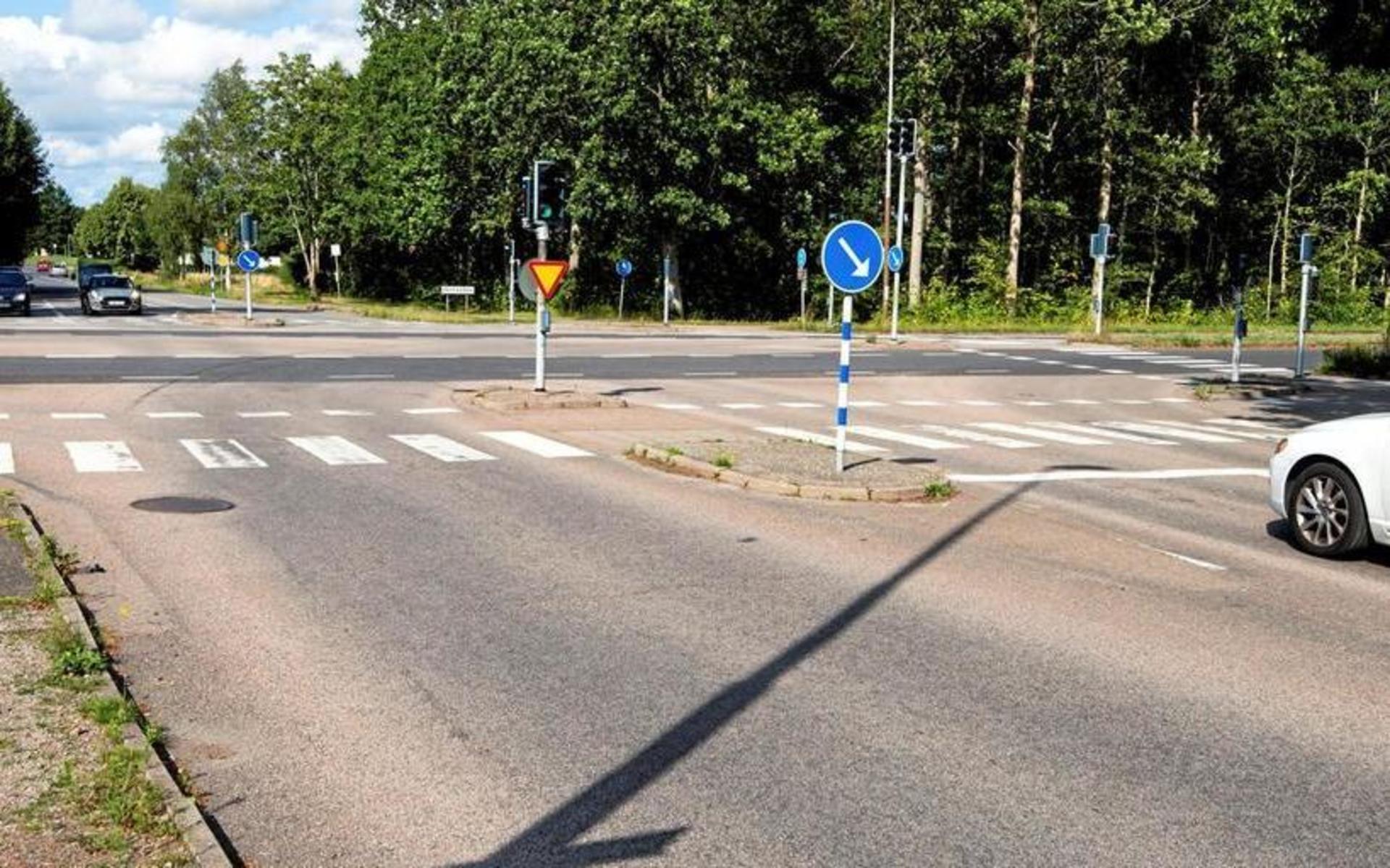 Måndag 17 augusti inleds bygget av en ny rondell i korsningen Nya Tylösandsvägen-Bäckagårdsvägen.