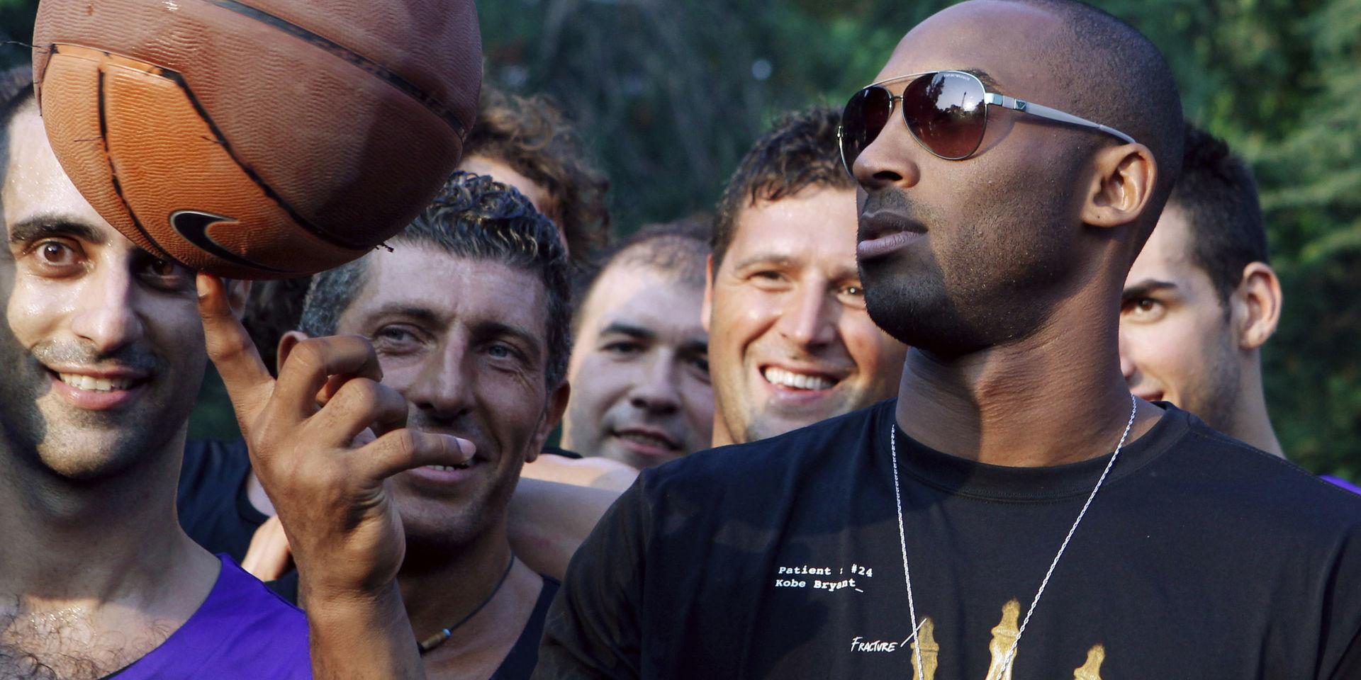 Kobe Bryant under ett besök i Milano 2011. Arkivbild.