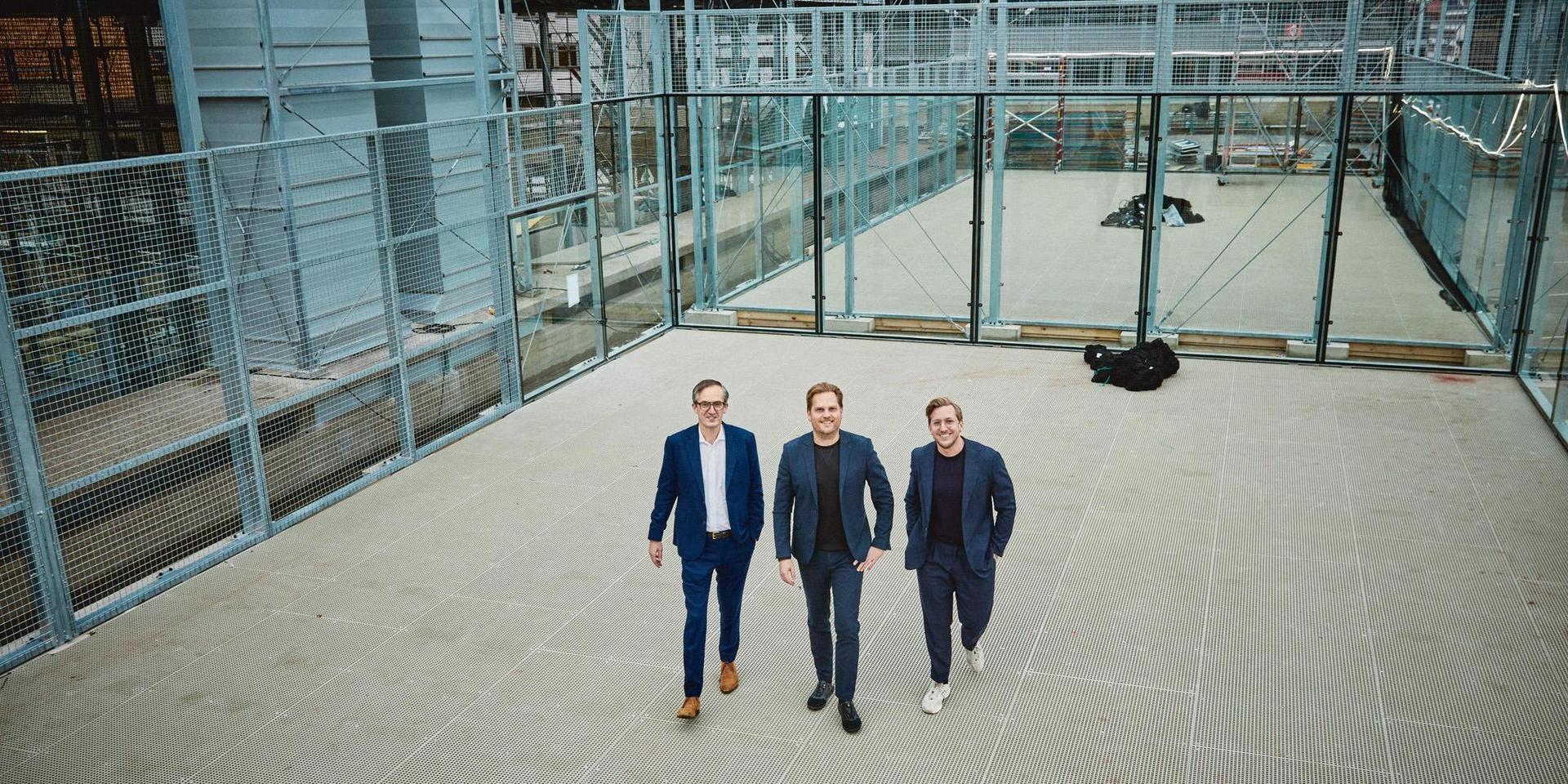 Johan Siwers, Christian Albinsson och Adam Lundberg har investerat i padelprojektet på NK:s tak.