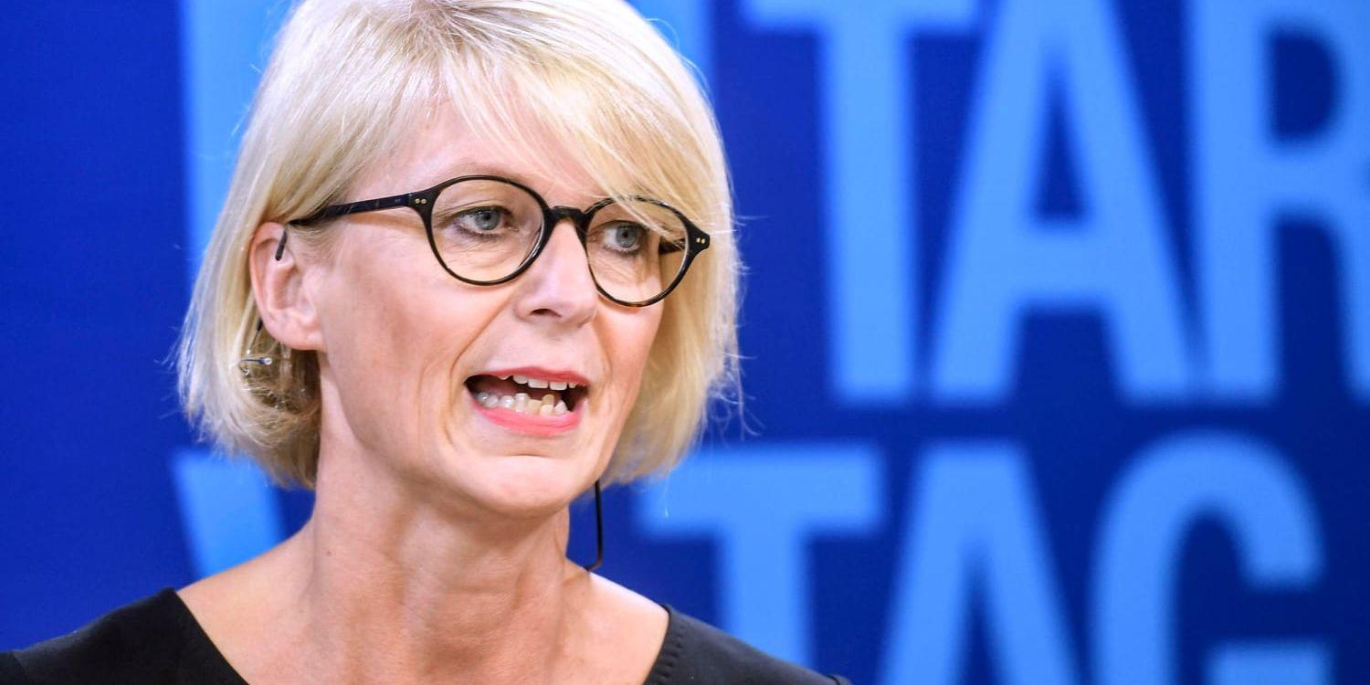 Moderaternas ekonomisk-politiska talesperson Elisabeth Svantesson på pressträffen.