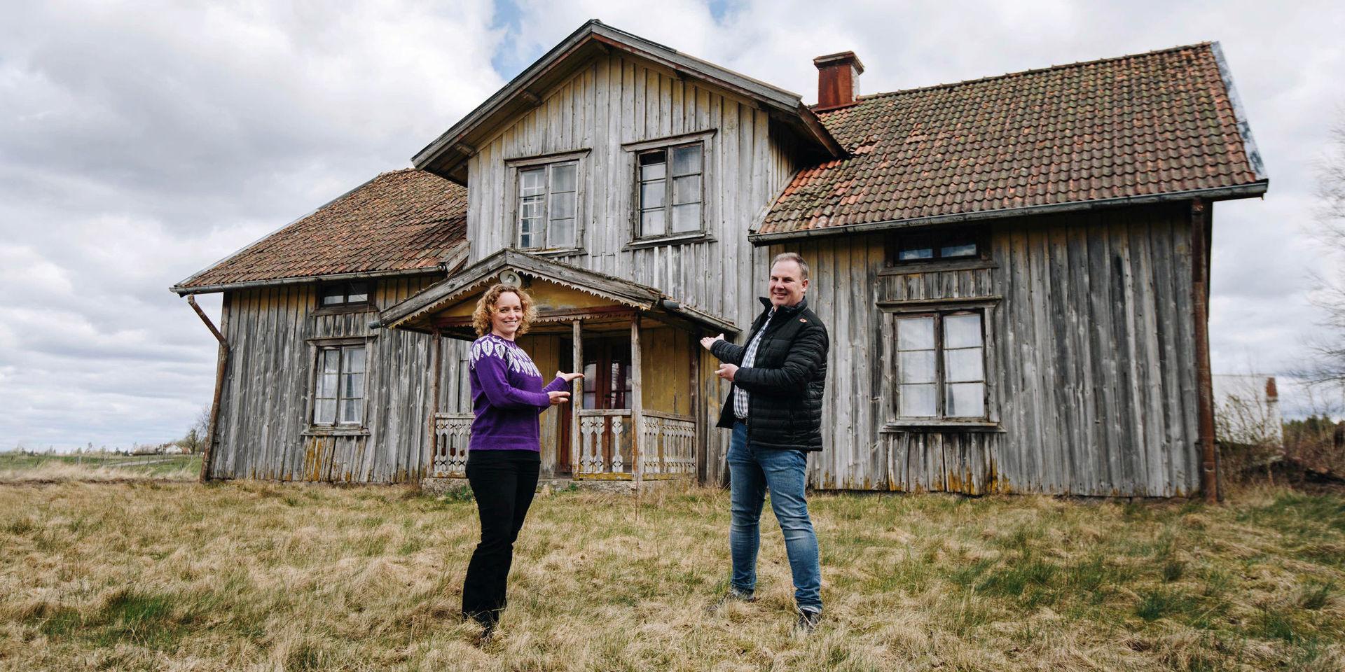 Jennifer Erlandsson och Robert Danielsson, som vet ”allt” om ödehus,  tar ett nytt grepp på ödehusens historia och framtid.