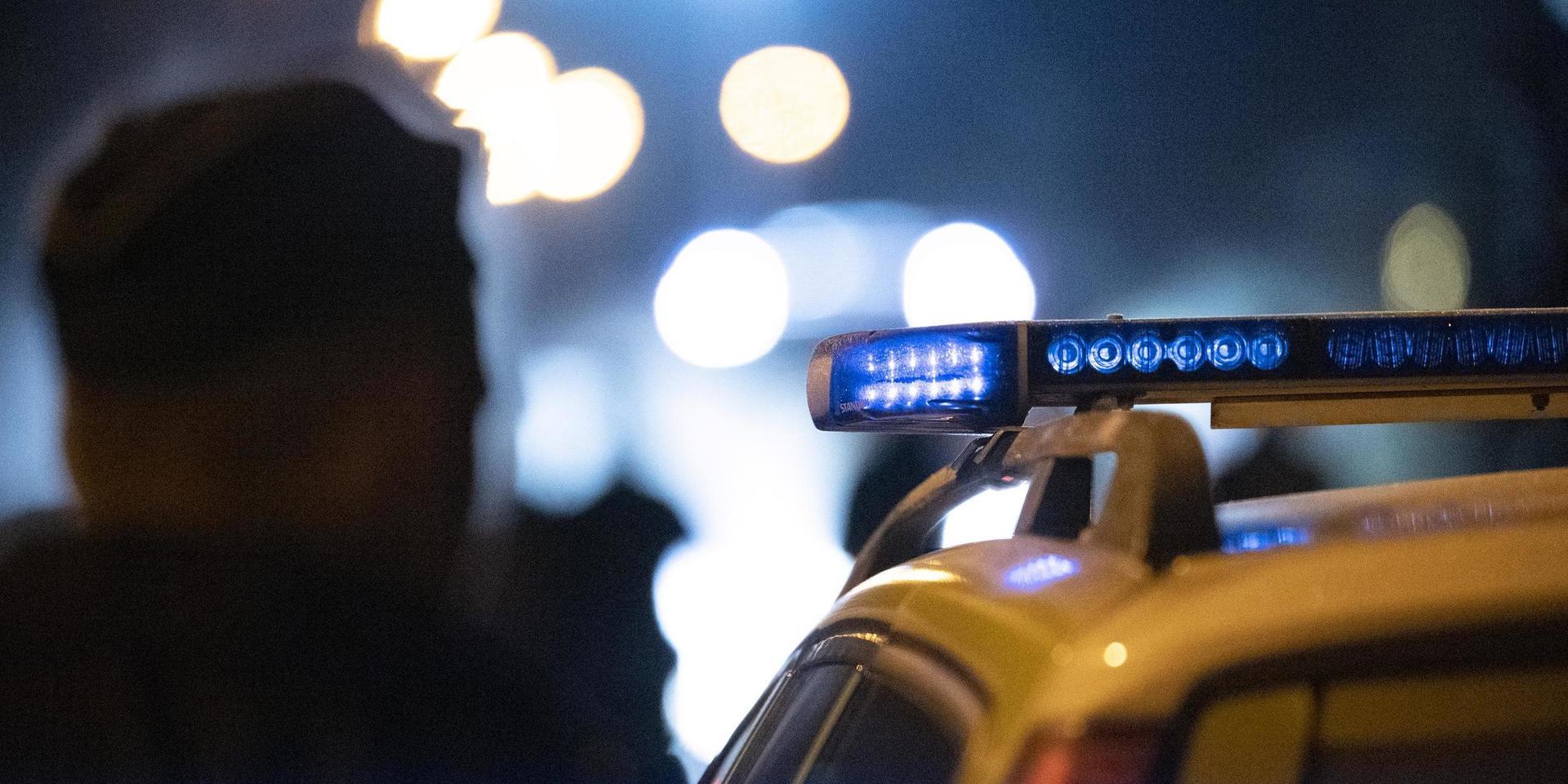 En person knivskars på en bröllopsfest i Knäred i lördags. På torsdagen fick polisen tag på en misstänkt person som nu sitter anhållen misstänkt för mordförsök.