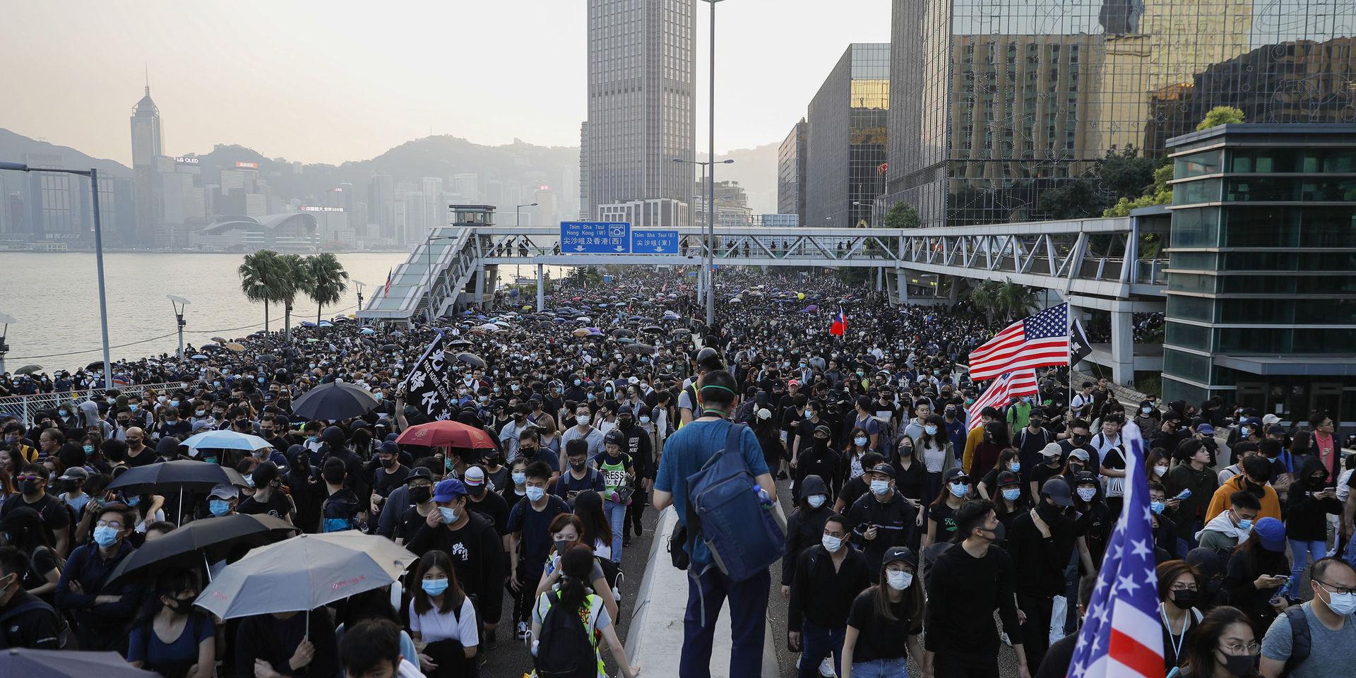 Nya demonstrationer väntas i Hongkong på söndag sedan polisen beviljat tillstånd för protesterna. 