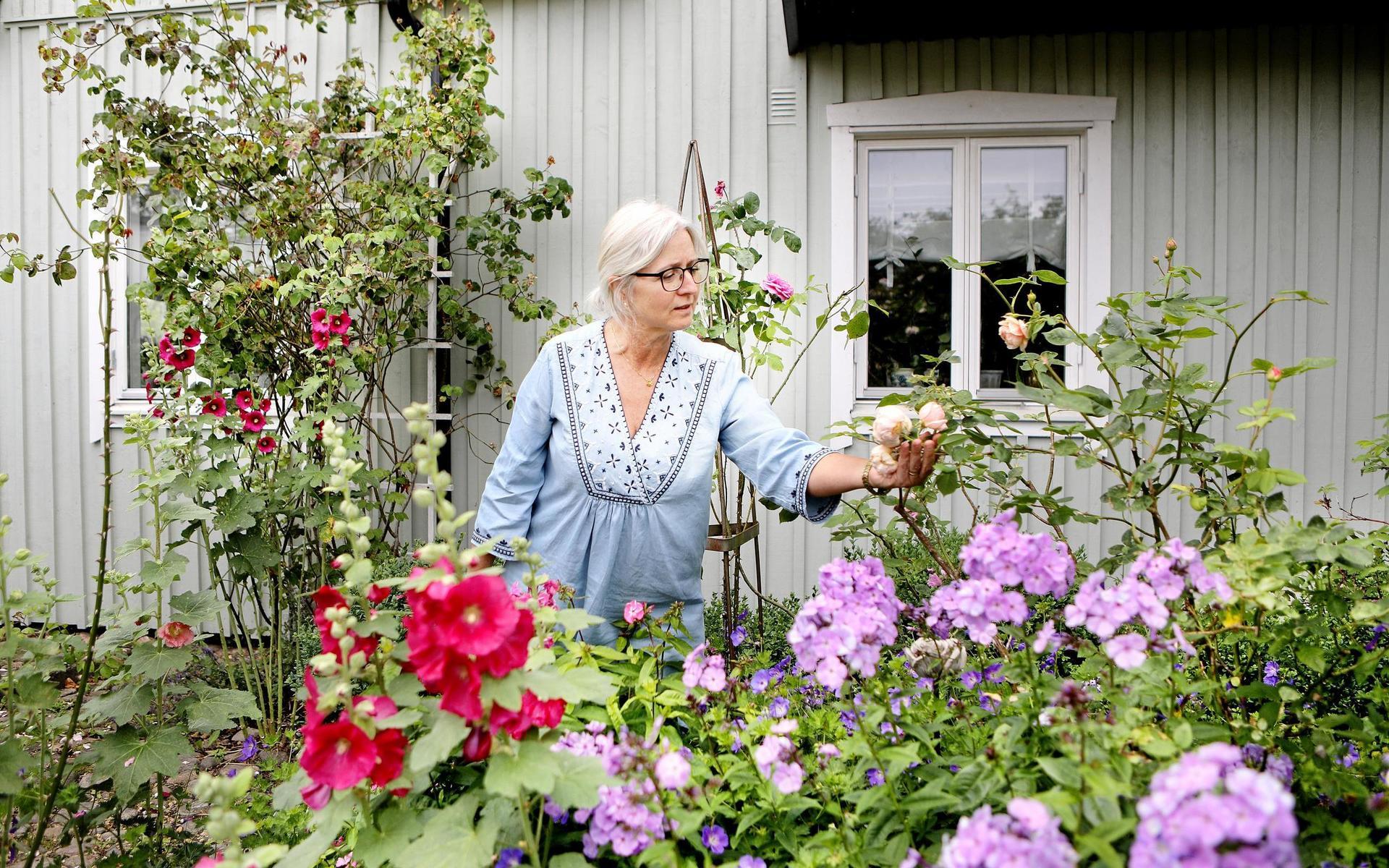 Sabina Sehlin i sitt blomsterparadis Roshem på Kärleken i Halmstad.