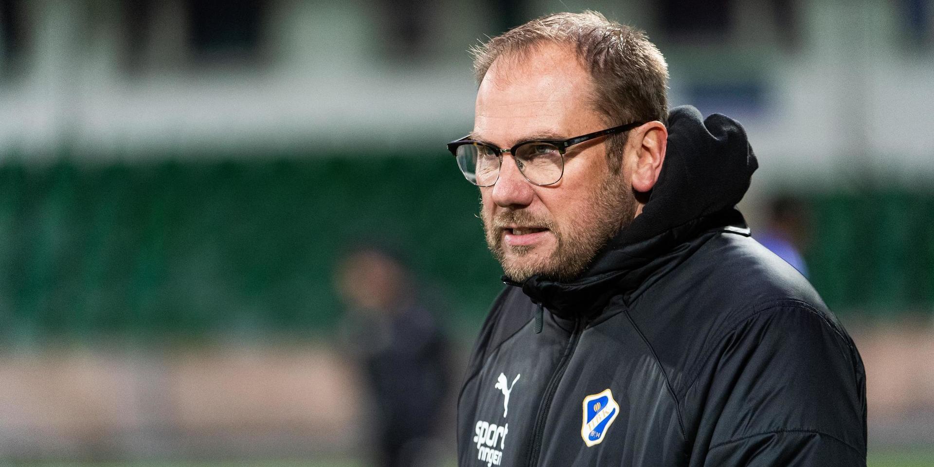Halmstads BK:s manager Magnus Haglund är positiv till förslaget att flytta fram den allsvenska premiären i en vecka i hopp om fler matcher med publik under säsongen.