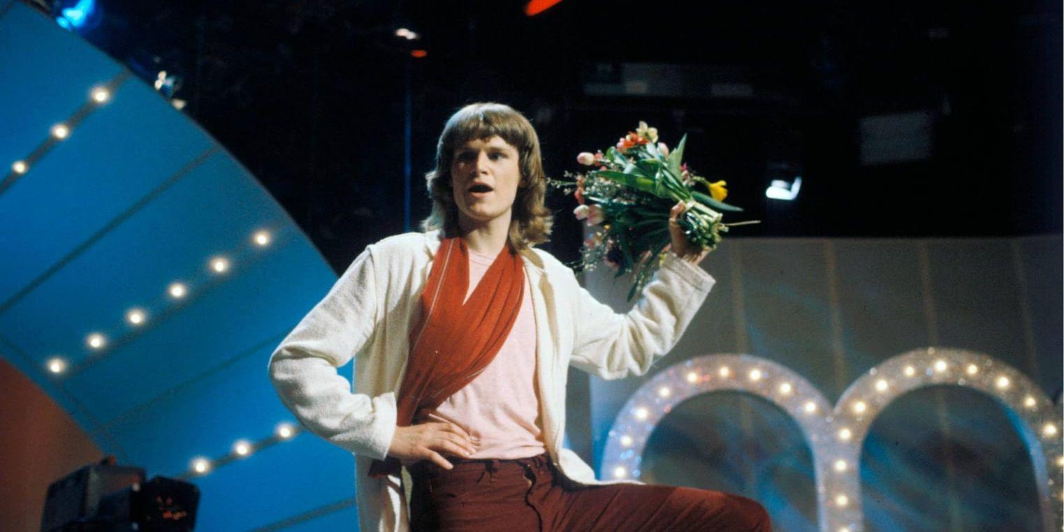 Ted Gärdestad jublar efter segern i Melodifestivalen 1979 på Cirkus i Stockholm. Arkivbild.