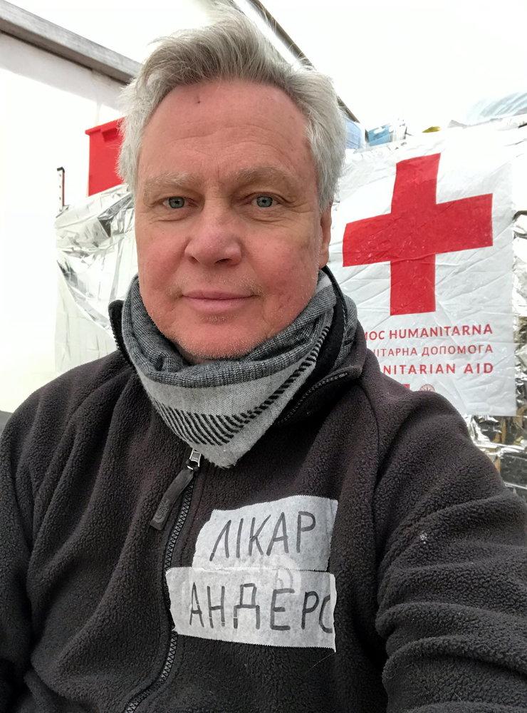 I mitten av förra veckan reste Halmstadläkaren Anders Dybjer till gränsen mellan Polen och Ukraina för ett två veckor långt uppdrag för Medical Volunteers International. Nu skriver han om det han upplever där.