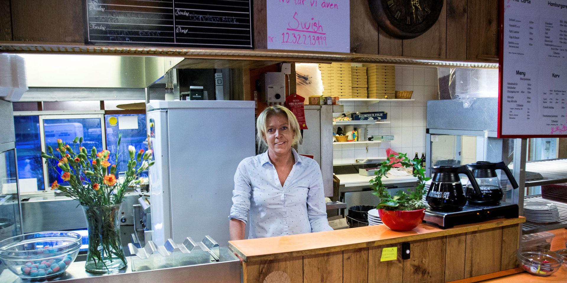 I en intervju med HP i början av året skyllde Tajes ägare Pernilla Petersson en del av grillkökets problem på att hon haft otur med personalen. ”Personalen i dag är väl inte den lojala, drivna typen och det finns ingen arbetsmoral”, sade hon.