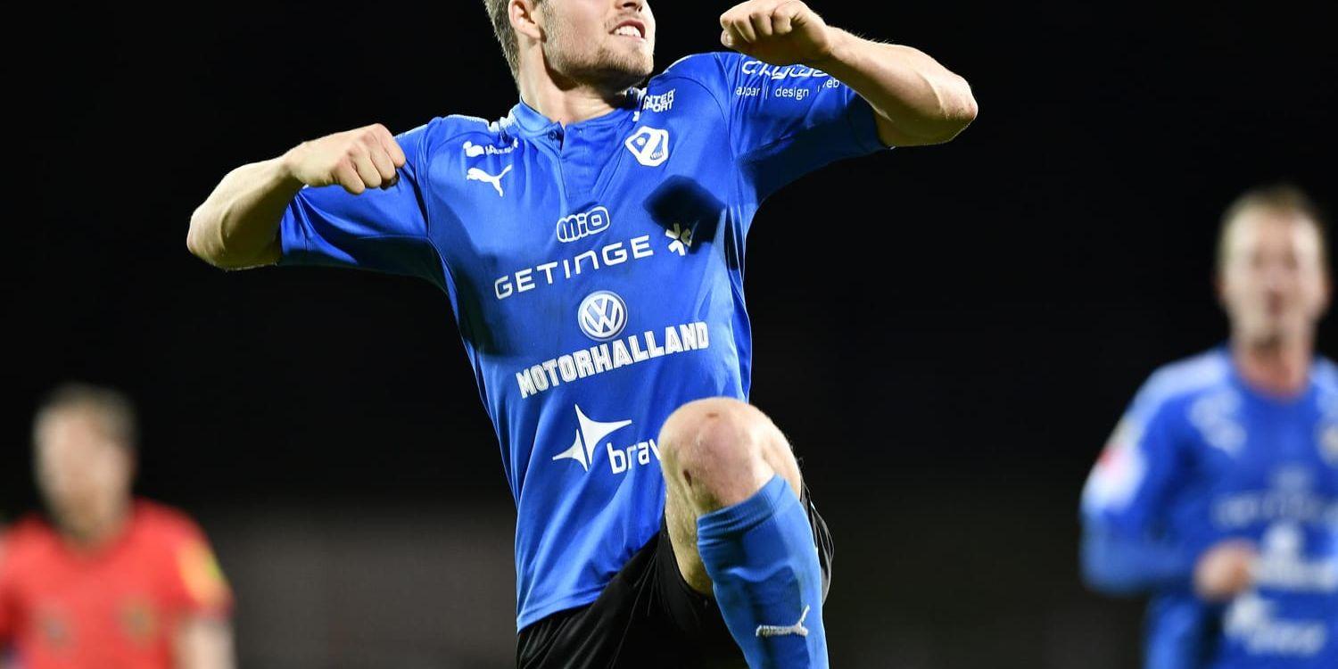 Halmstads Gabriel Gudmundsson jublar efter sitt 2–1-mål mot Landskrona.