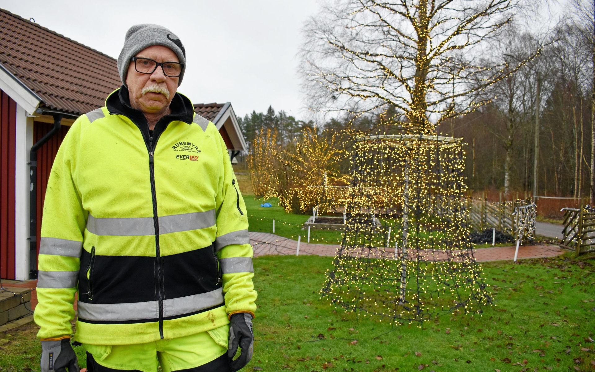 Kjell Runemyr är inte som andra när det kommer till julbelysning. Han nöjer sig inte med ett ljusnät här och där, utan har pyntat hela sitt hus och sin trädgård med 180 000 lampor.