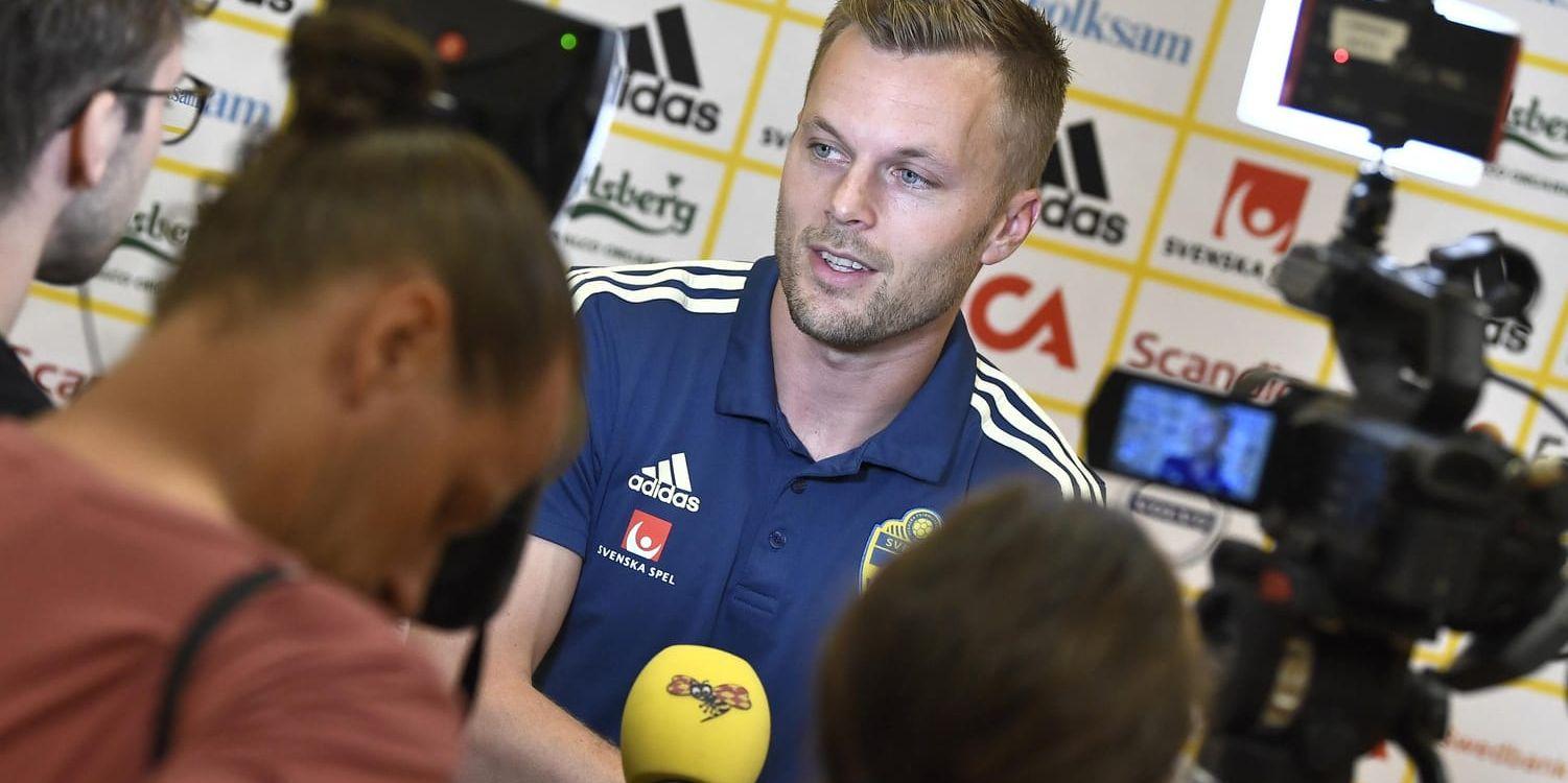 Sebastian Larsson petades när Sverige slog Malta med 3–0. Borta mot Spanien hoppas han på att vara tillbaka i svenska landslagets startelva.