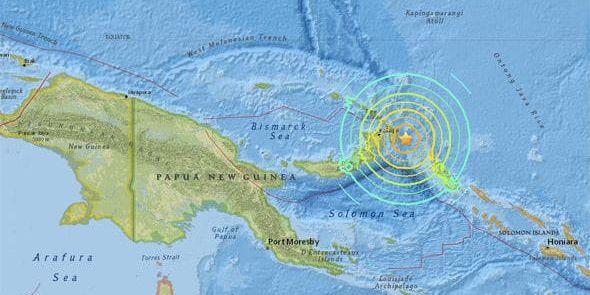 Jordskalvet har sitt epicentrum 100 kilometer ned under jordskorpan nordöst om Papua Nya Guinea.