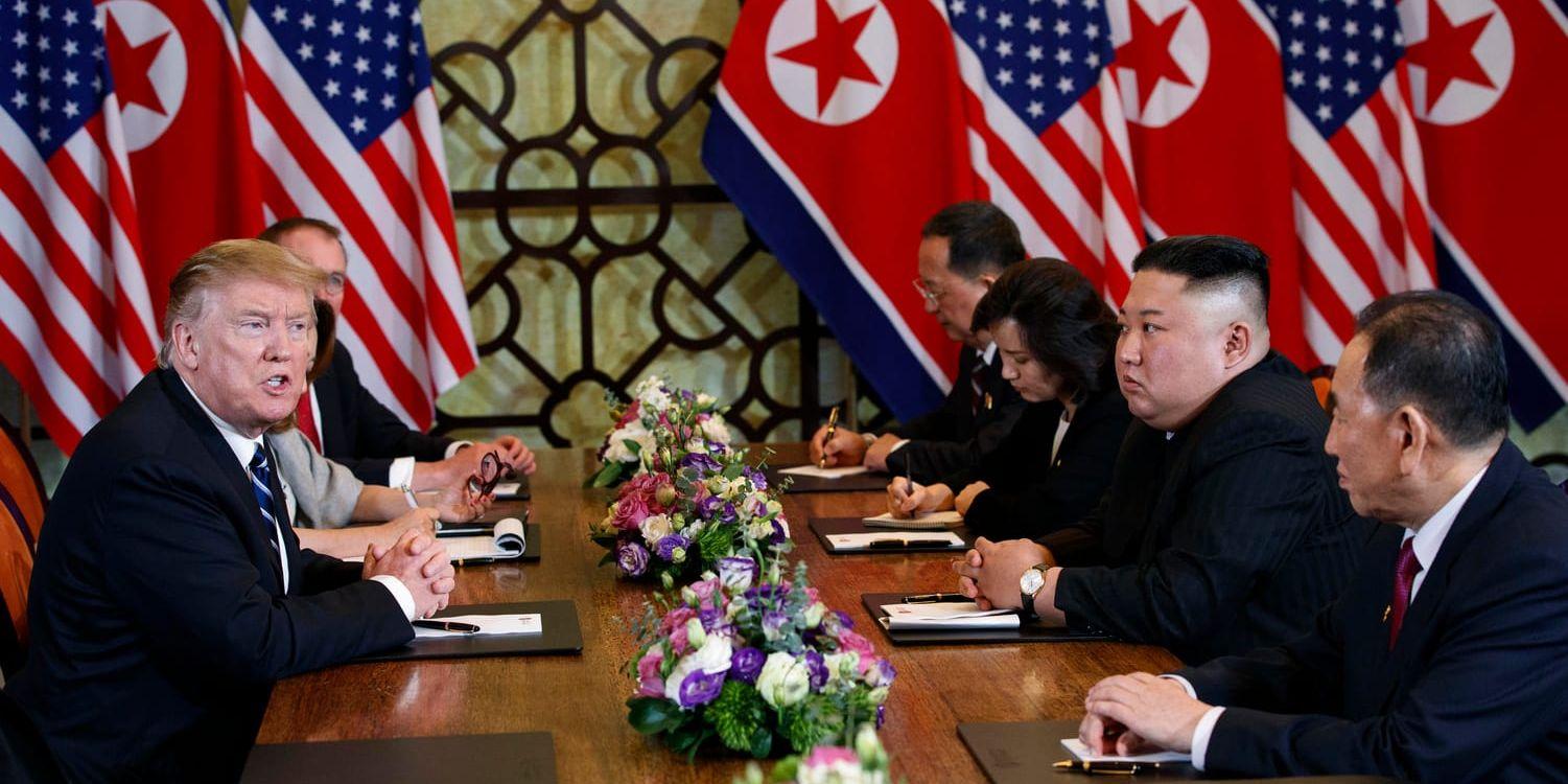USA:s president Donald Trump och Nordkoreas ledare Kim Jong-Un under mötet i Hanoi. Arkivbild.