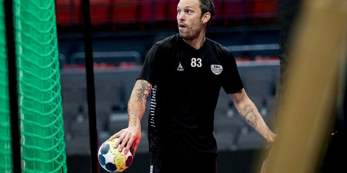 Vänstersexan Fredrik Petersen, 35, har lämnat HK Malmö, som spelade SM-final i våras, för moderklubben IFK Ystad, som gör comeback i handbollsligan. Arkivbild.