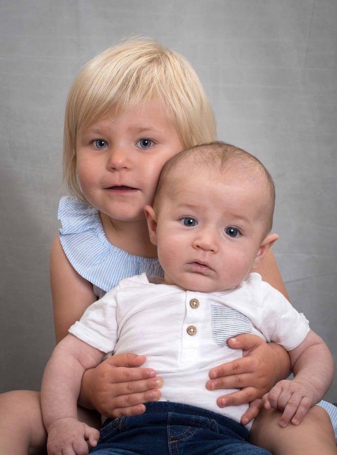 Sandra Almqvist och John Nilsson, Halmstad, fick den 18 maj en pojke som heter Oliver. Han vägde 3 885 g och var 52 cm lång. Storasyster heter Ella.