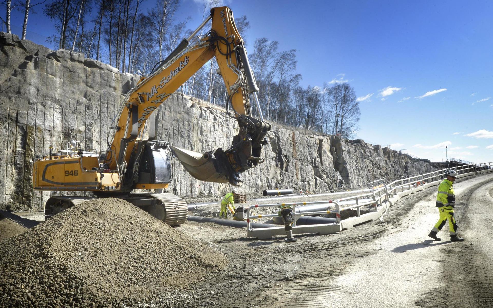 Nära hundra personer är anställda av Implenia för att jobba med tunneln i Varberg.