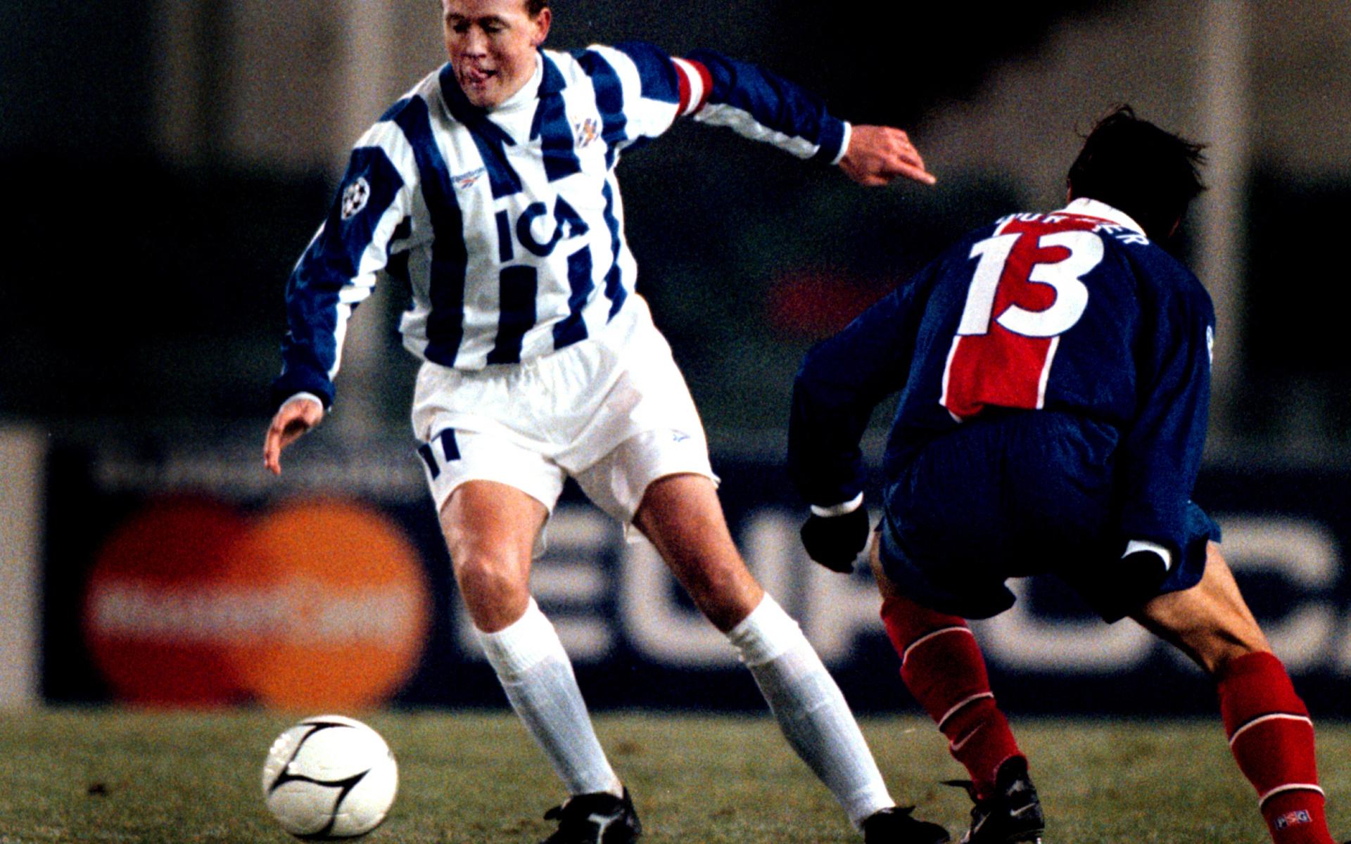 Stefan Lindqvist i IFK-tröja i match mot Paris SG.