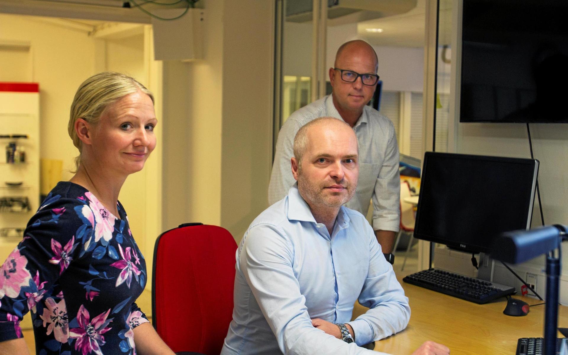 Catharina och Michael Ahlén driver Purefun Group, som nu ska etablera sig i Torup genom systerbolaget Purefun Logistic. Företaget säljer vuxenleksaker. I bakgrunden syns Olle Olsson som ansvarar för försäljning och inköp vid företagets fabrik i Skåne.